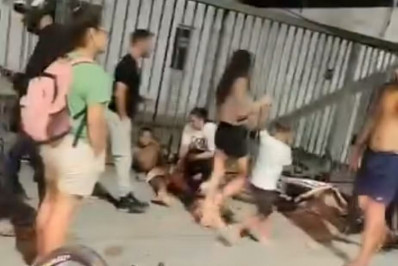 Motorista atropela seis jovens em Niterói e foge sem prestar socorro