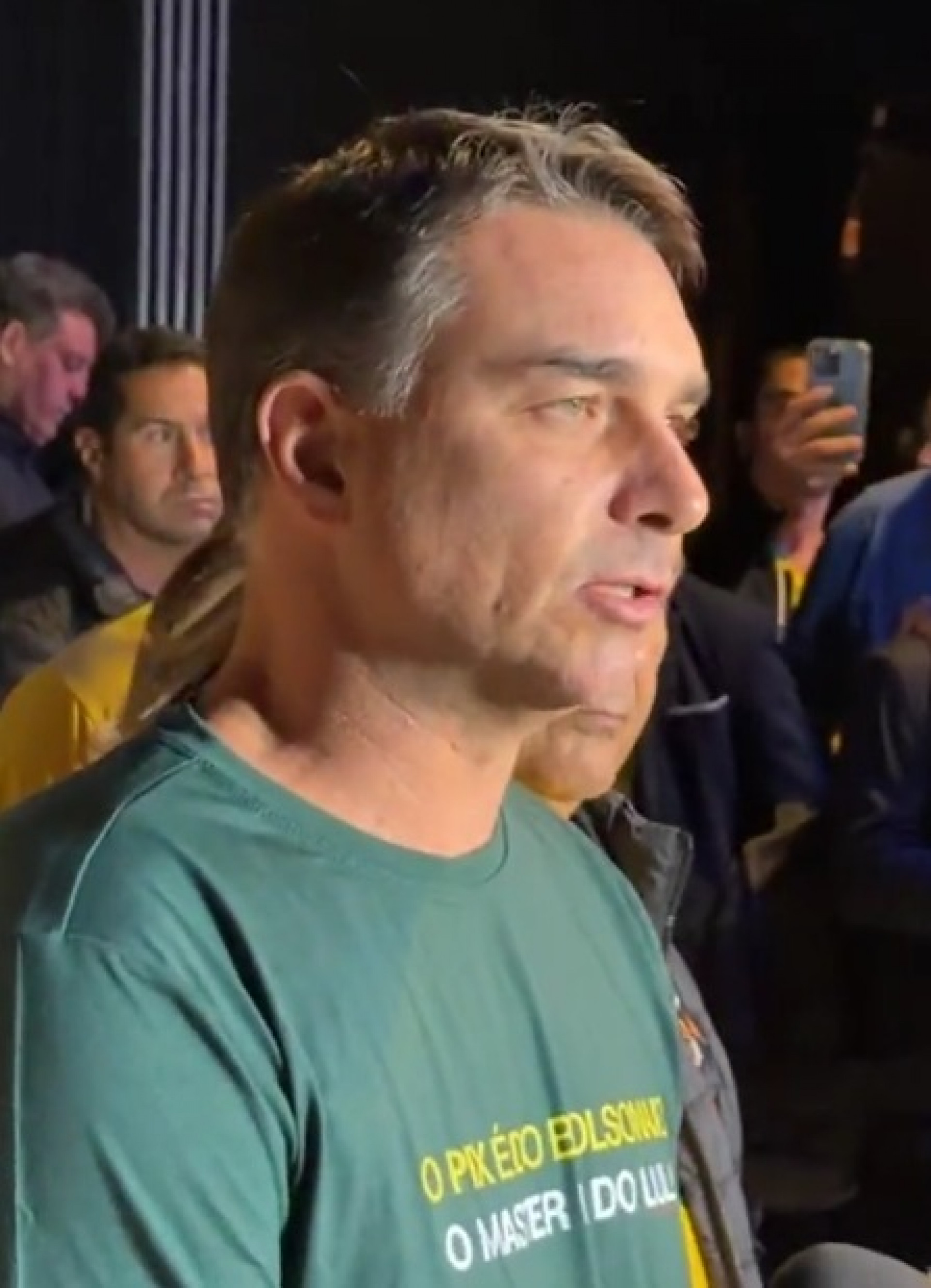 Houve canetada monocrática na suspensão do efeito da Lei da Dosimetria, diz Flávio Bolsonaro