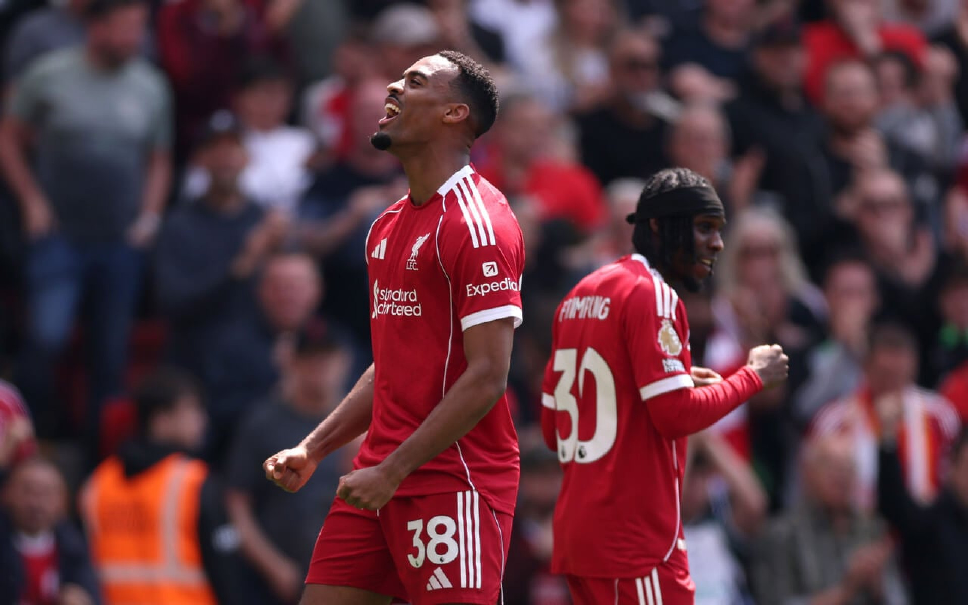Liverpool e Chelsea empatam em jogo movimentado