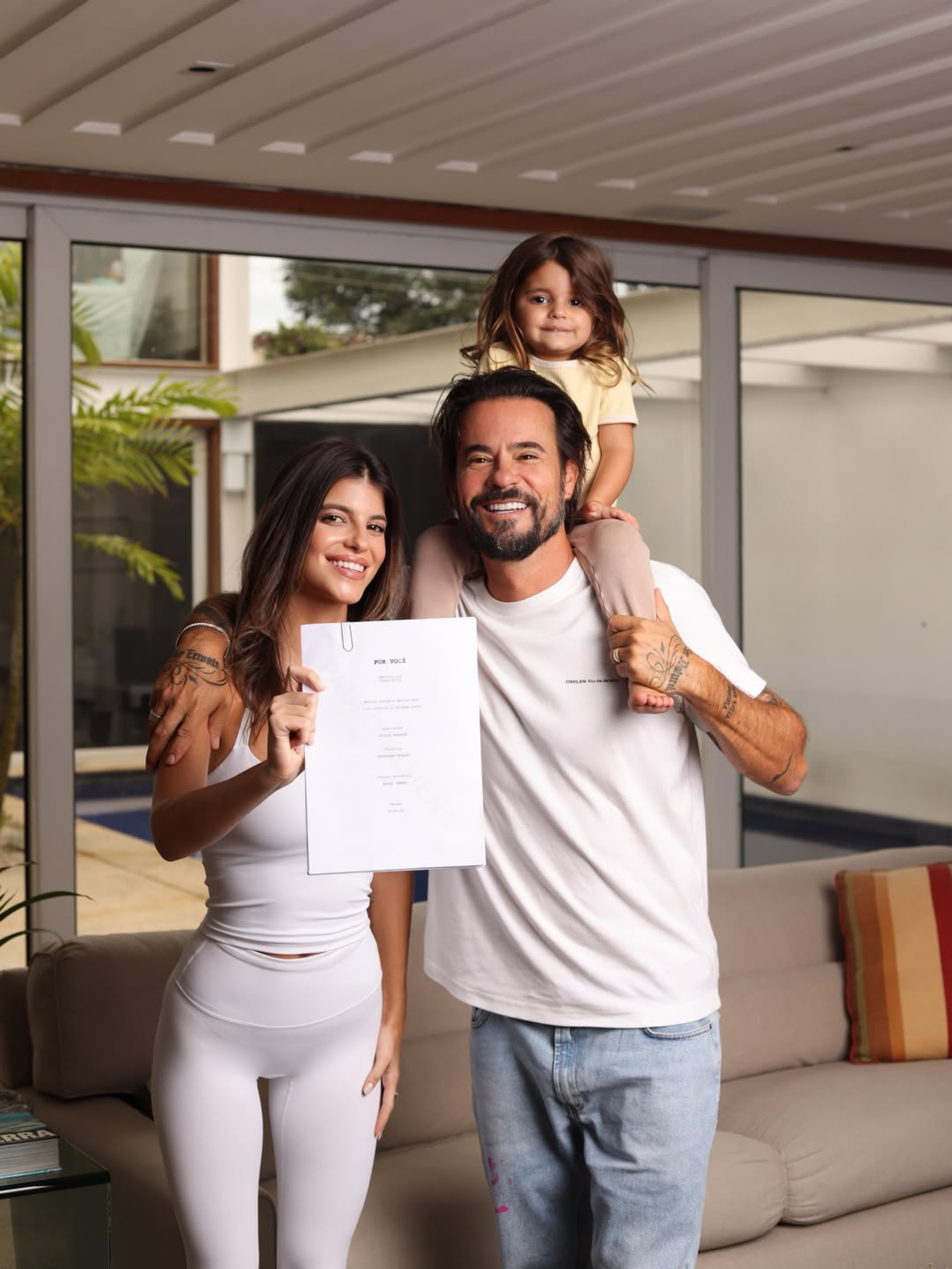 Paulo Vilhena celebra retorno às novelas ao lado da mulher, Maria Luiza e da filha, Manoela - Reprodução / Instagram