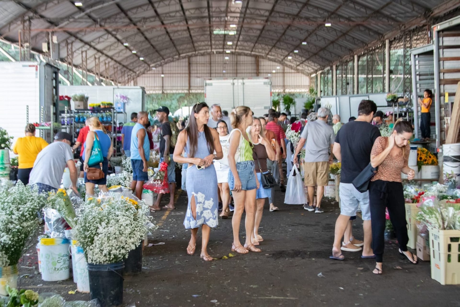Cariocas lotam Cadeg em busca de flores para o Dia das Mães - Érica Martin/Agência O DIA