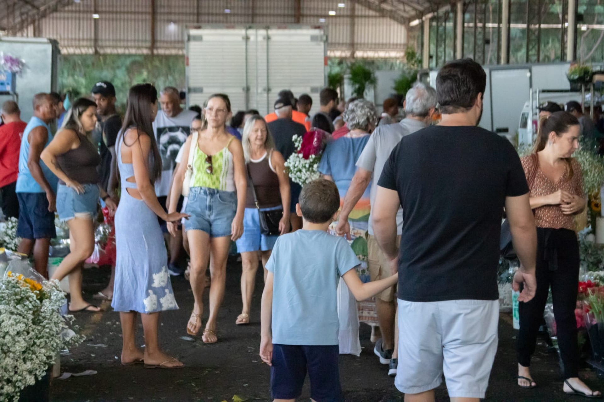 Cariocas lotam Cadeg em busca de flores para o Dia das Mães - Érica Martin/Agência O DIA