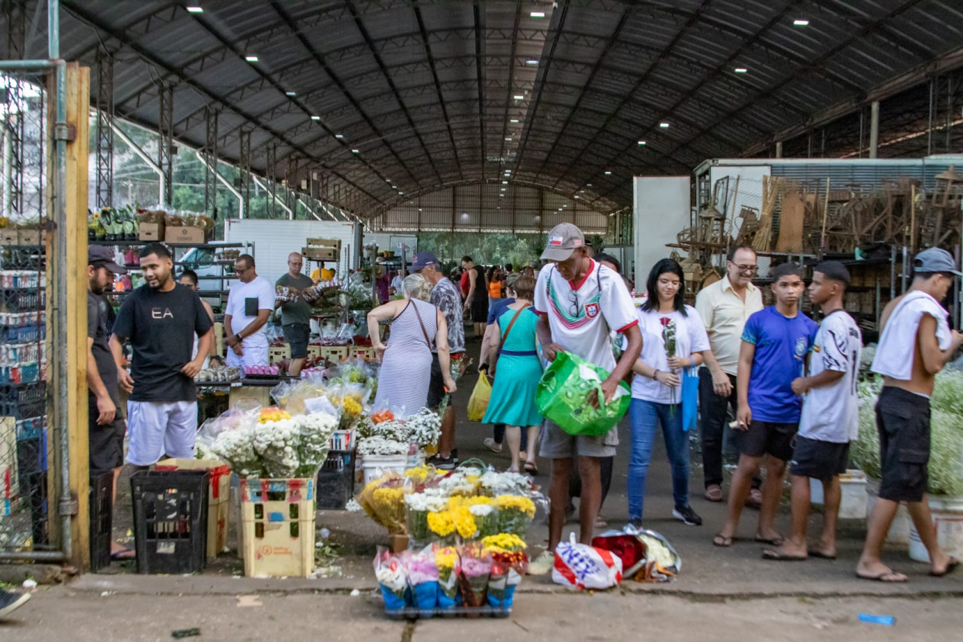 Cariocas lotam Cadeg em busca de flores para o Dia das Mães - Érica Martin/Agência O DIA