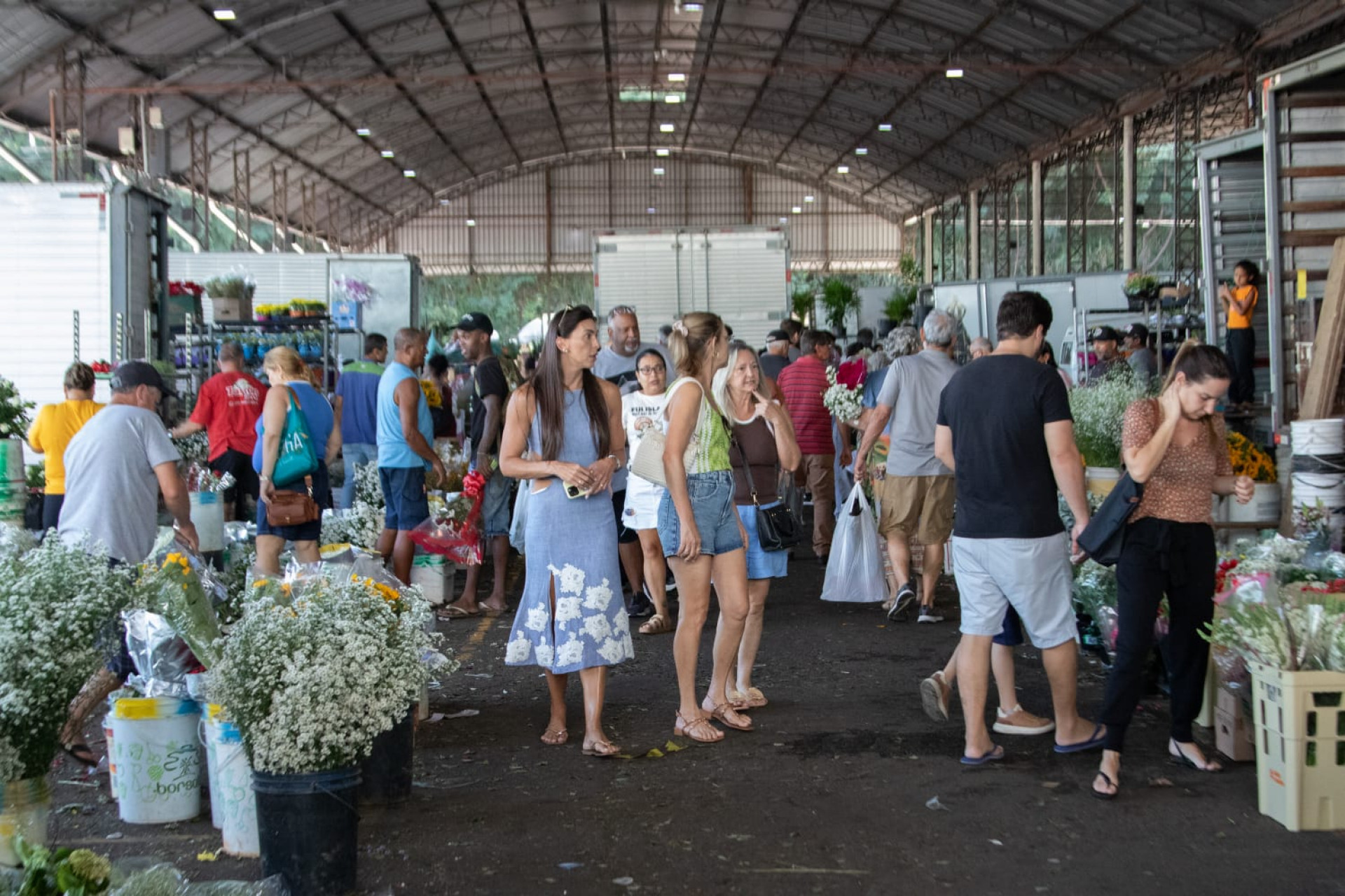 Cariocas lotam Cadeg em busca de flores para o Dia das Mães - Érica Martin/Agência O DIA