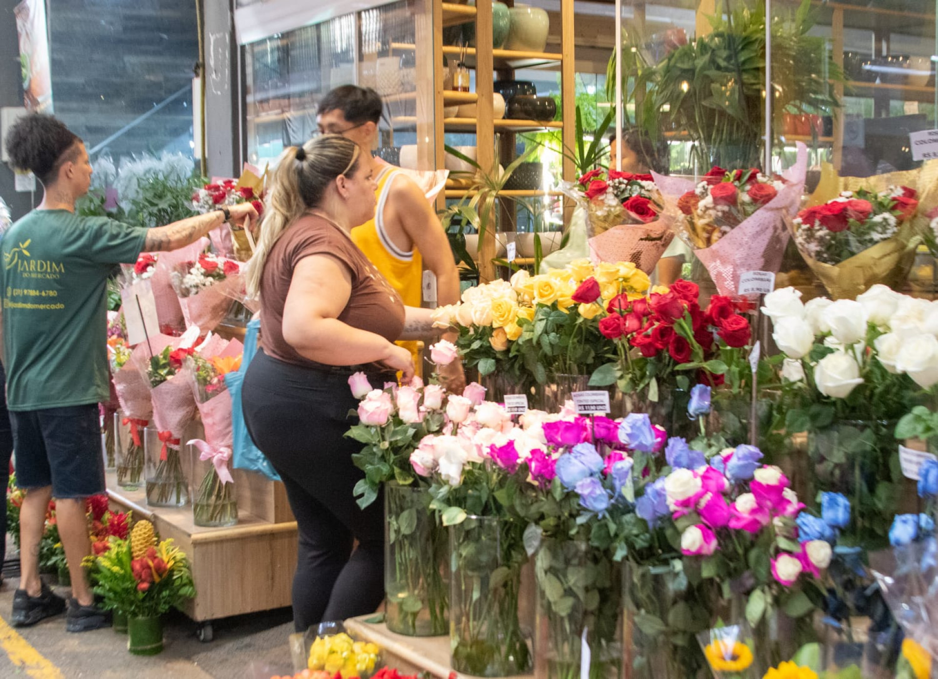 Cariocas lotam Cadeg em busca de flores para o Dia das Mães - Érica Martin/Agência O DIA