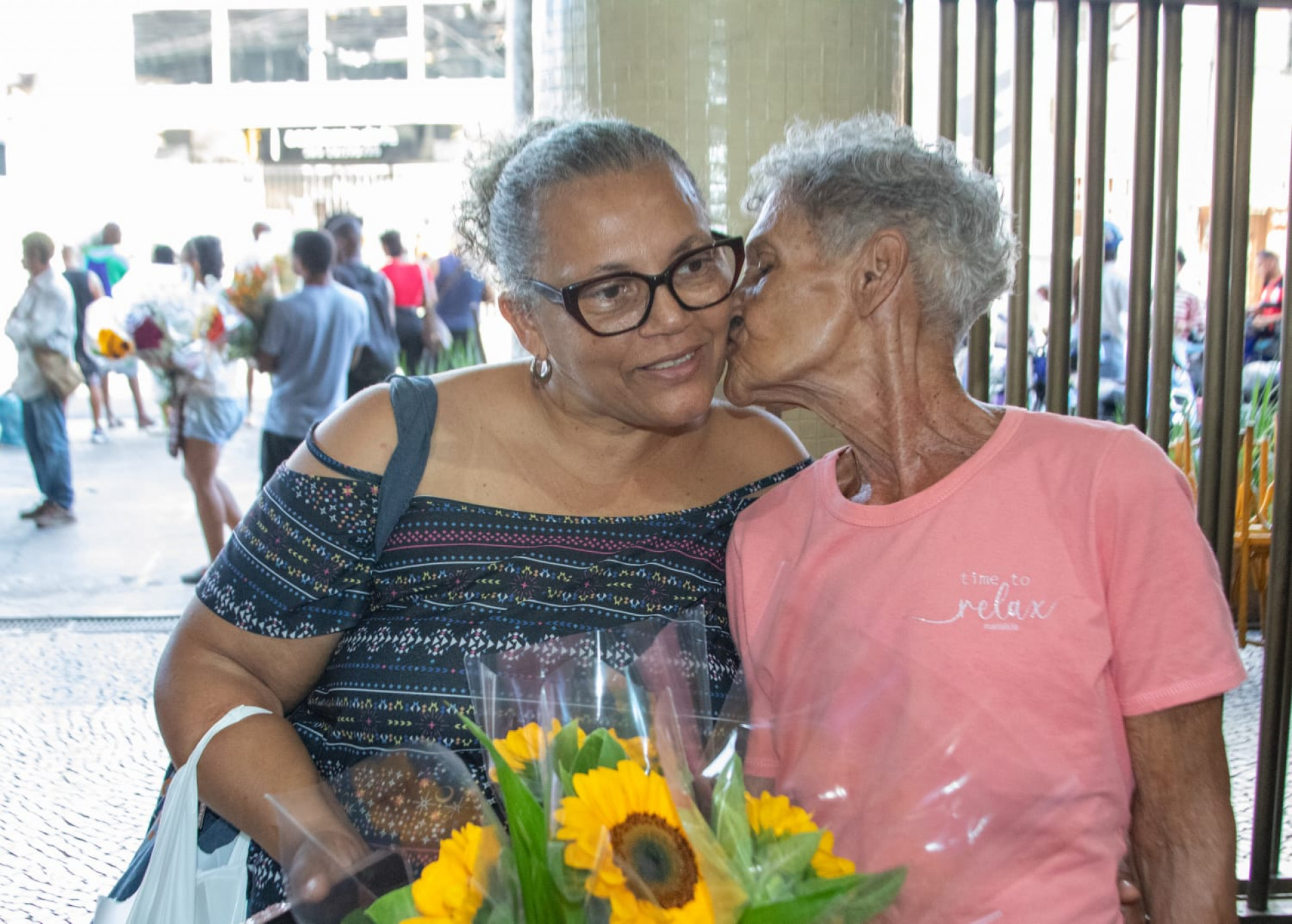 Meiri Vitorino e a mãe Júlia também fizeram compras no Cadeg - Érica Martin/Agência O DIA
