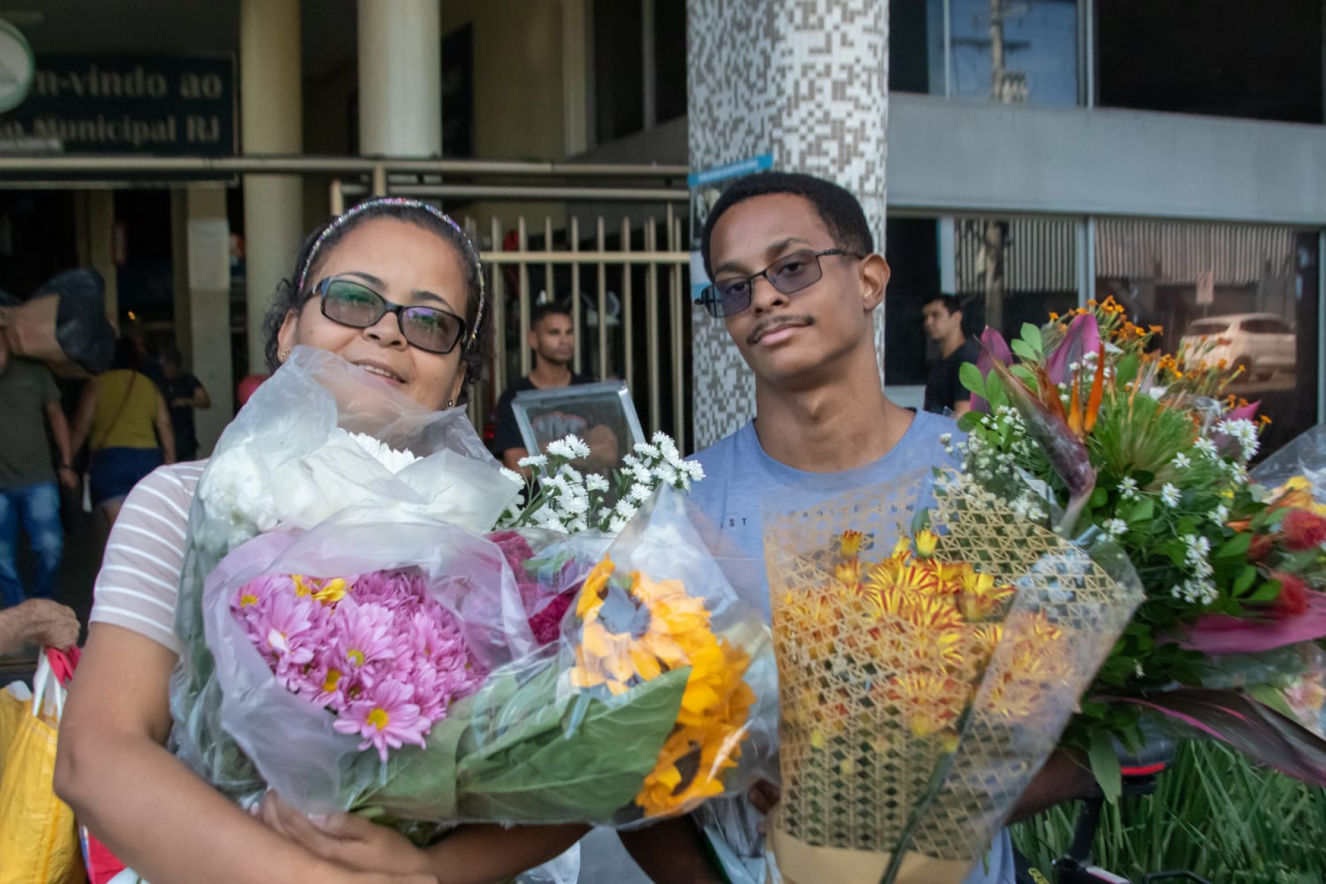 Fabiana José e o irmão garantiram o presente para a mãe - Érica Martin/Agência O DIA