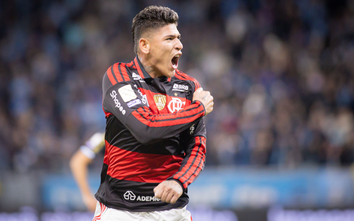 RS - BRASILEIRO A 2026, GRÊMIO X FLAMENGO - ESPORTES
BRASILEIRO A 2026, GRÊMIO X FLAMENGO - Jorge Carrascal jogador do Flamengo comemora seu gol durante partida contra o Grêmio no estádio Arena do Grêmio pelo campeonato Brasileiro A 2026.
Foto: MAXI FRANZOI/AGIF - AGÊNCIA DE FOTOGRAFIA/ESTADÃO CONTEÚDO
AGF20260510400 - 10/05/2026 - 21:17