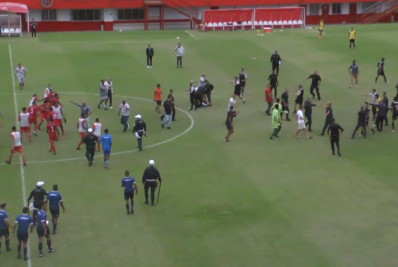 Vídeo: Vasco é campeão no sub-20 em jogo marcado por briga generalizada no fim
