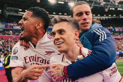 Arsenal se salva no fim e fica perto de título da Premier League