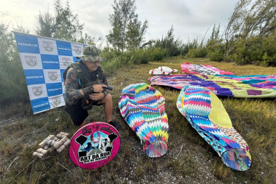 PM apreende diversos balões, no Rio