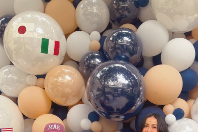 Sabrina Sato e Duda Nagle aparecem separados em evento da filha na escola