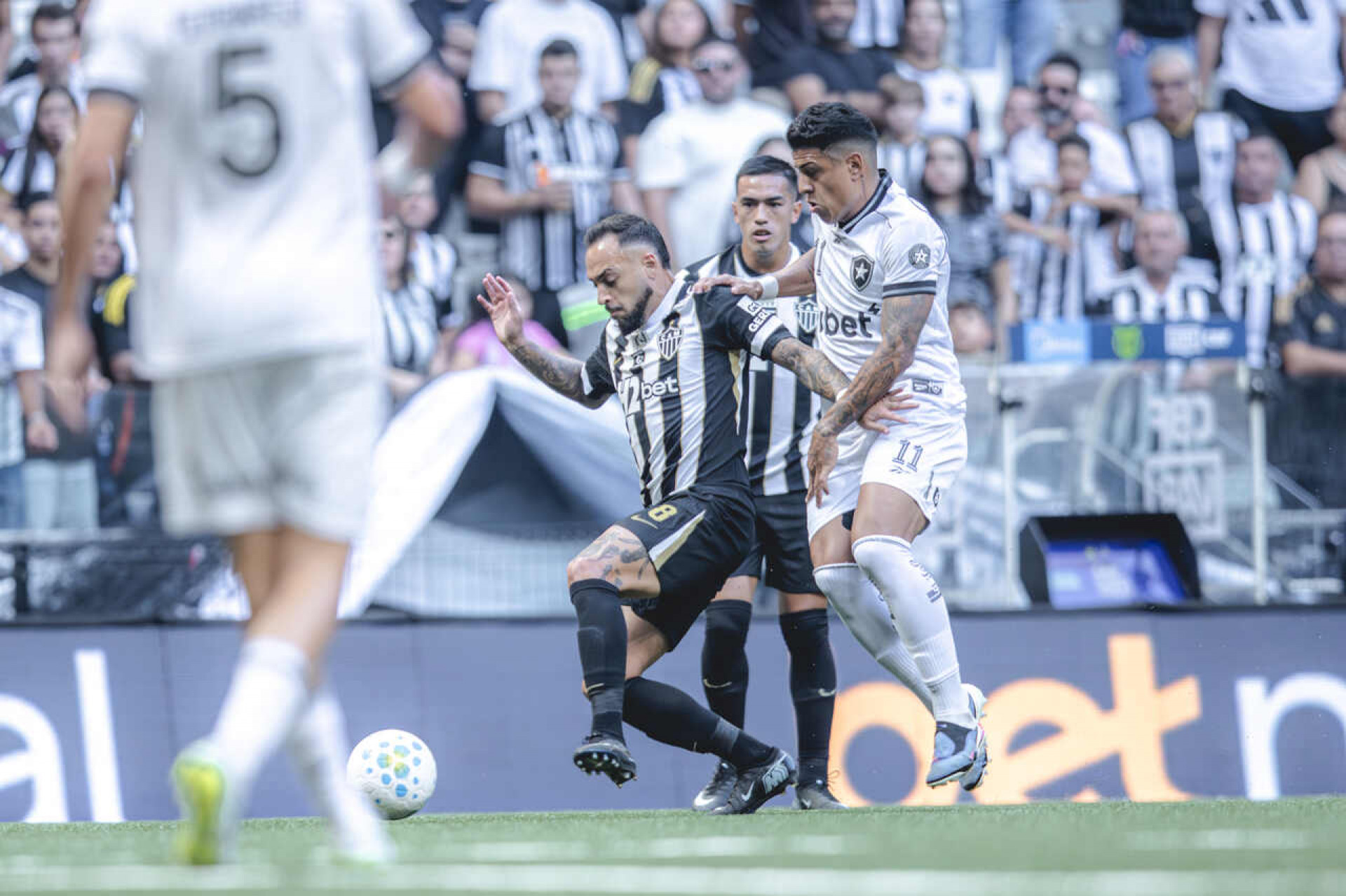 Arthur Cabral avalia como “justo” empate do Botafogo com Atl&eacute;tico