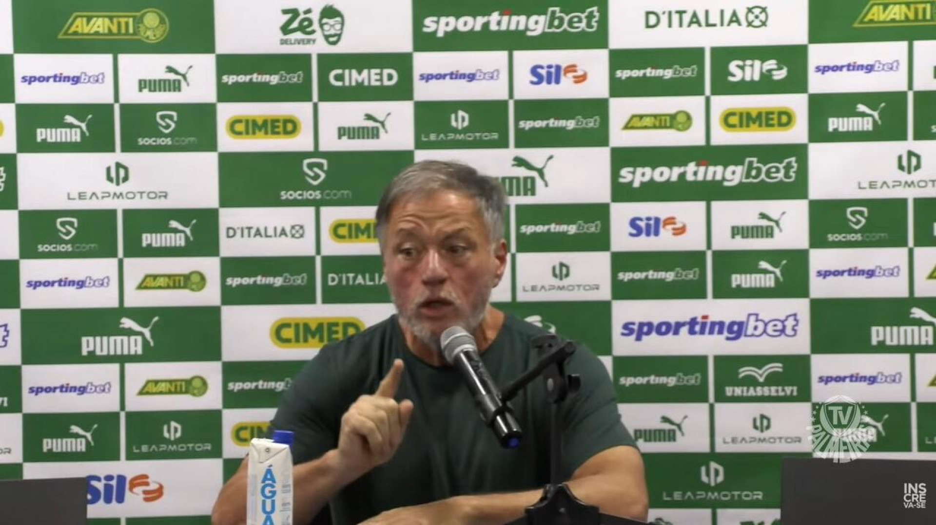 Barros detona arbitragem ap&oacute;s gol anulado e cobra “provid&ecirc;ncias urgentes”