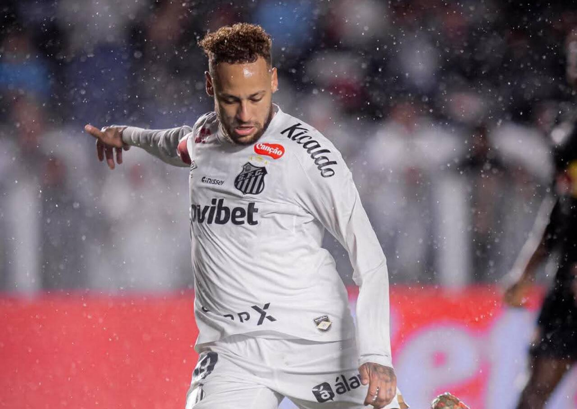 Neymar celebra vit&oacute;ria do Santos e j&aacute; foca em decis&atilde;o na Copa do Brasil