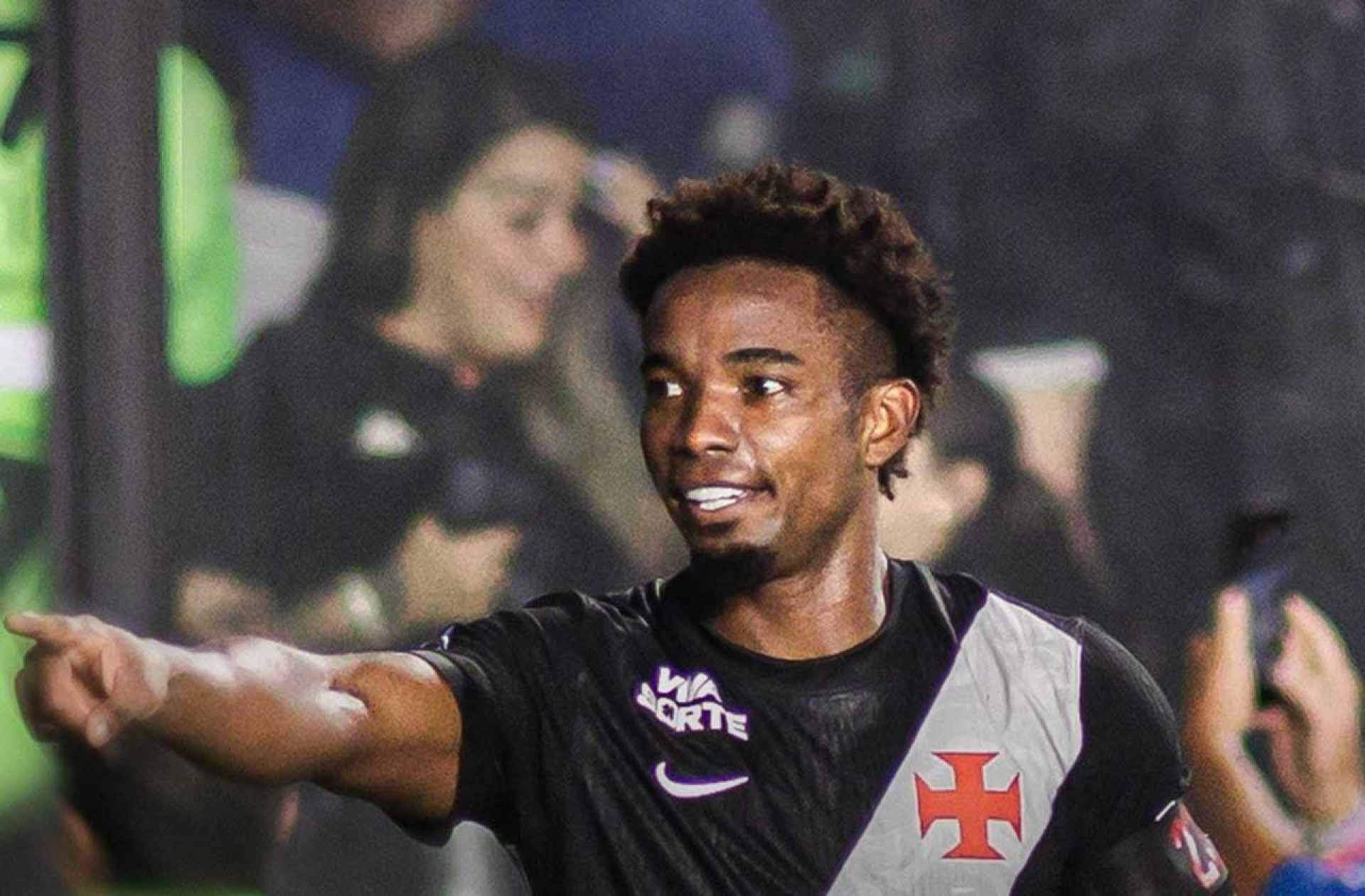 Hugo Moura celebra vit&oacute;ria e destaca luta por chances no Vasco