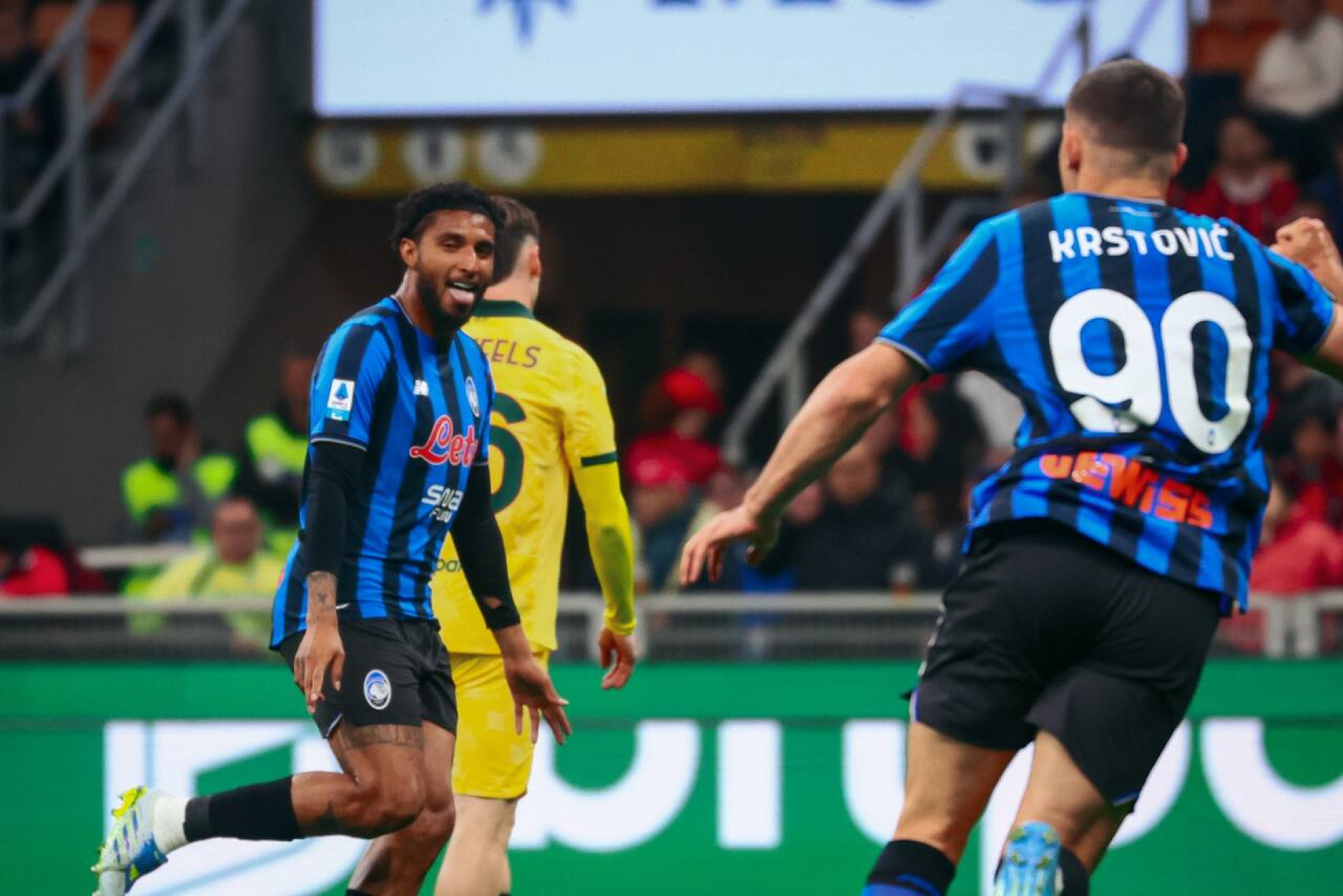 Atalanta vai at&eacute; Mil&atilde;o, vence e complica o Milan