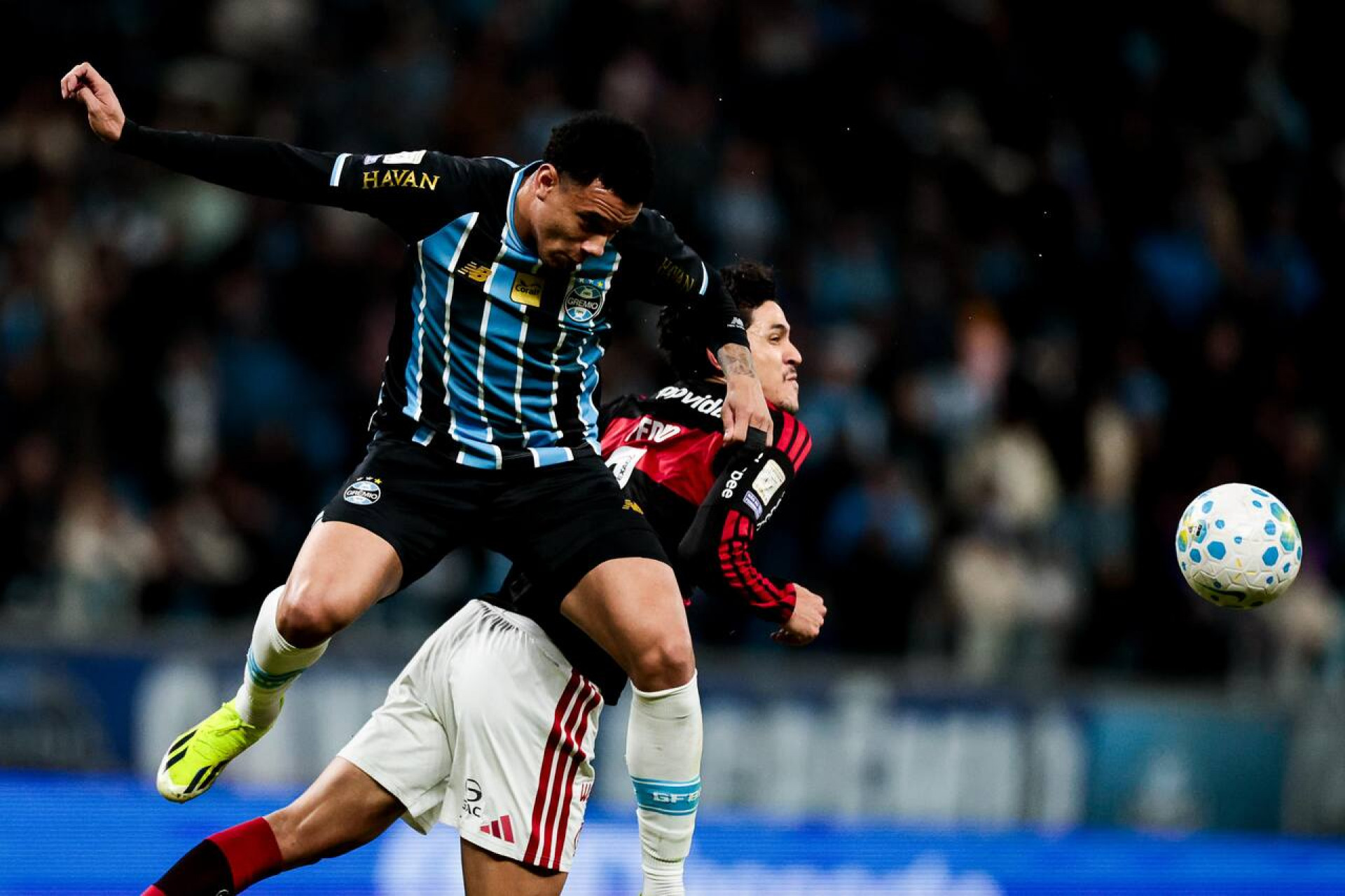 Lu&iacute;s Castro admite frustra&ccedil;&atilde;o com Gr&ecirc;mio no Z4: “Situa&ccedil;&atilde;o dura”