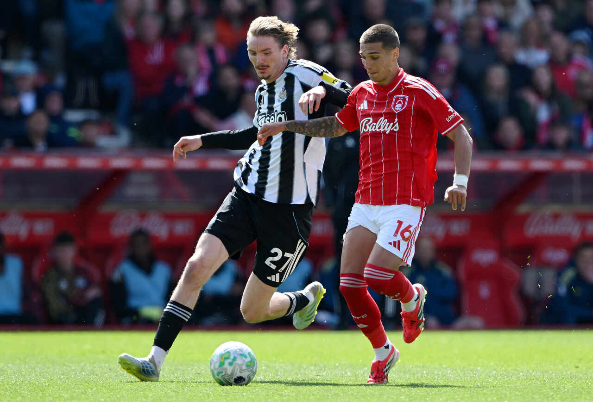 Anderson marca no fim, e Nottingham garante empate contra o Newcastle