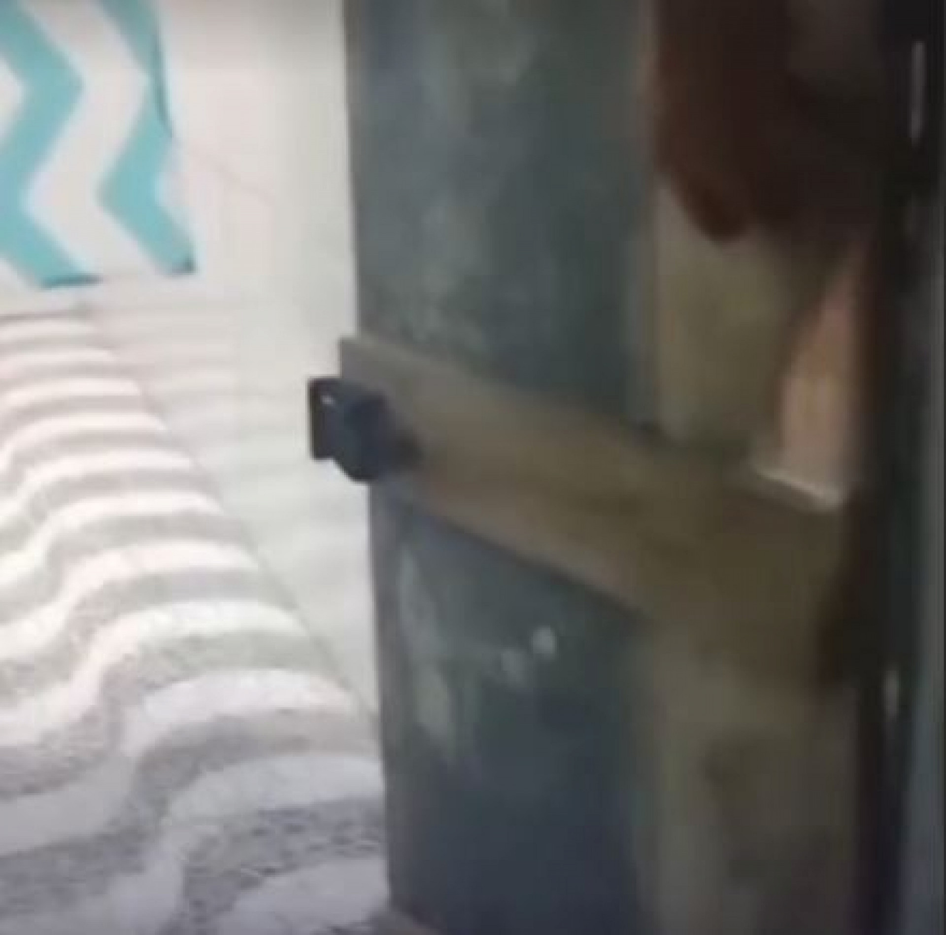Vídeo: agentes descobrem passagem secreta em presídio para detentos terem relações sexuais