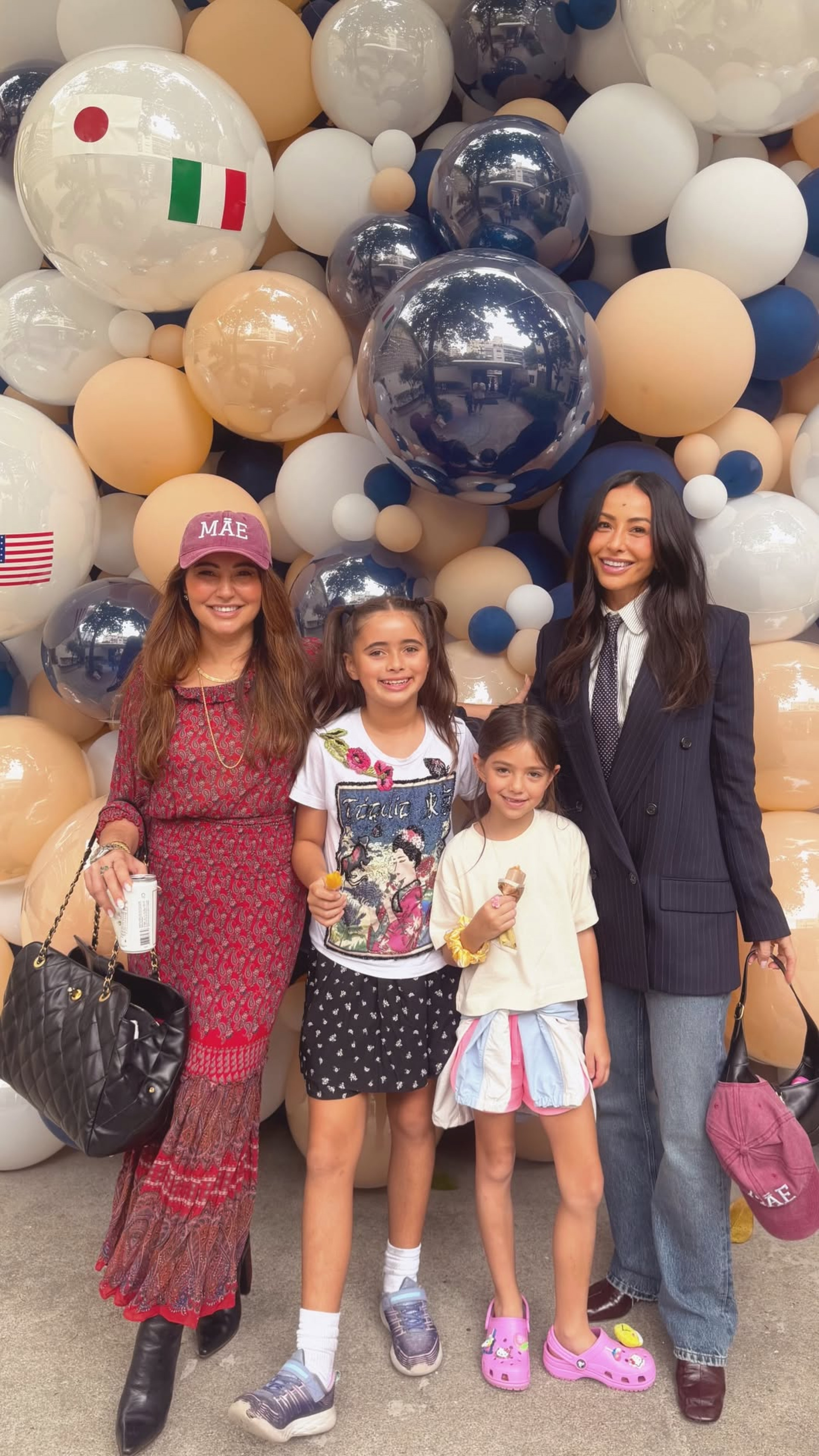As irmãs Karina Sato e Sabrina Sato com as respectivas filhas, Manuela e Zoe  - Reprodução/Instagram