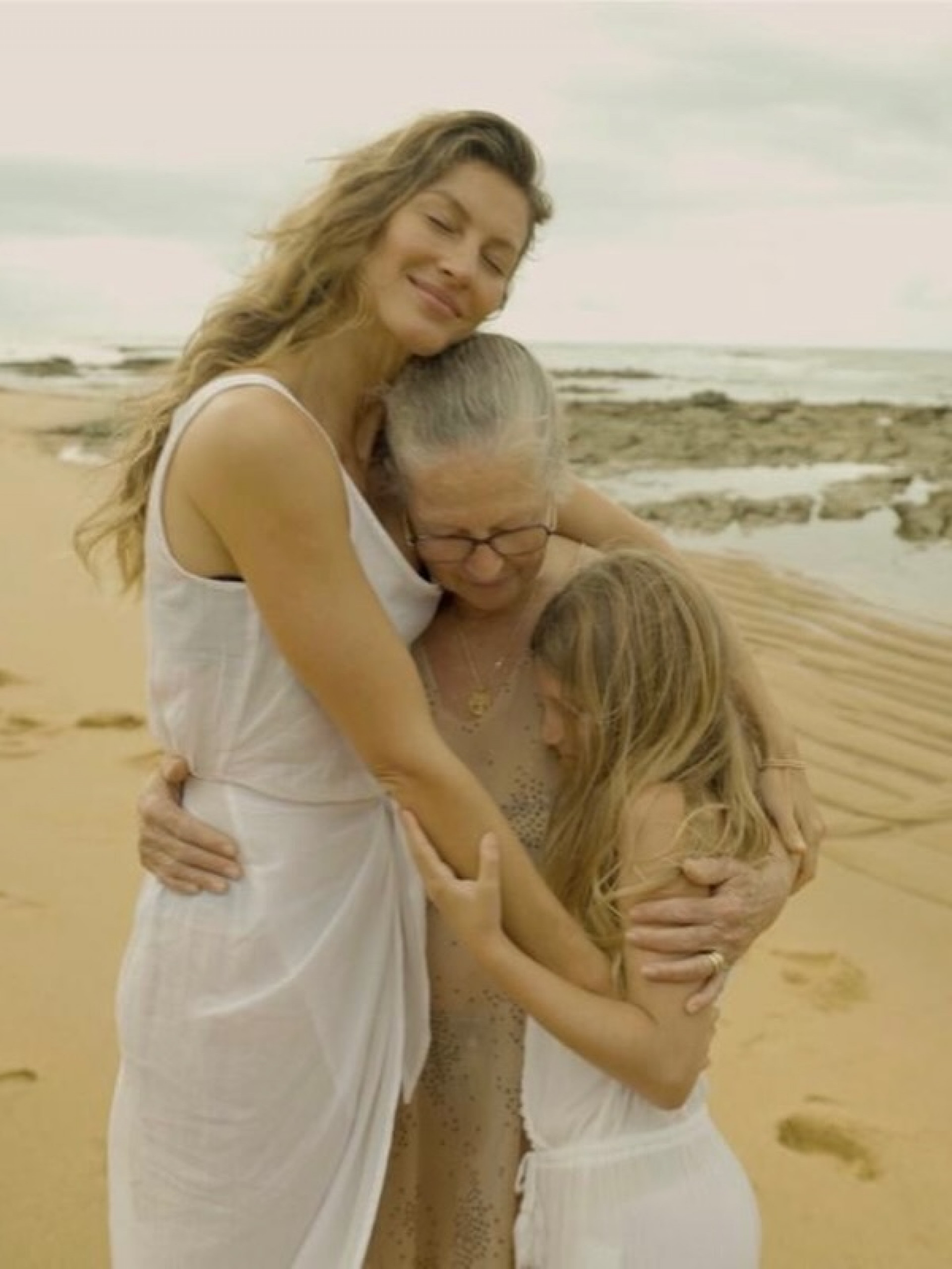 Gisele Bu?ndchen resgata foto com a mãe, Vânia Nonnenmacher - Reprodução / Instagram