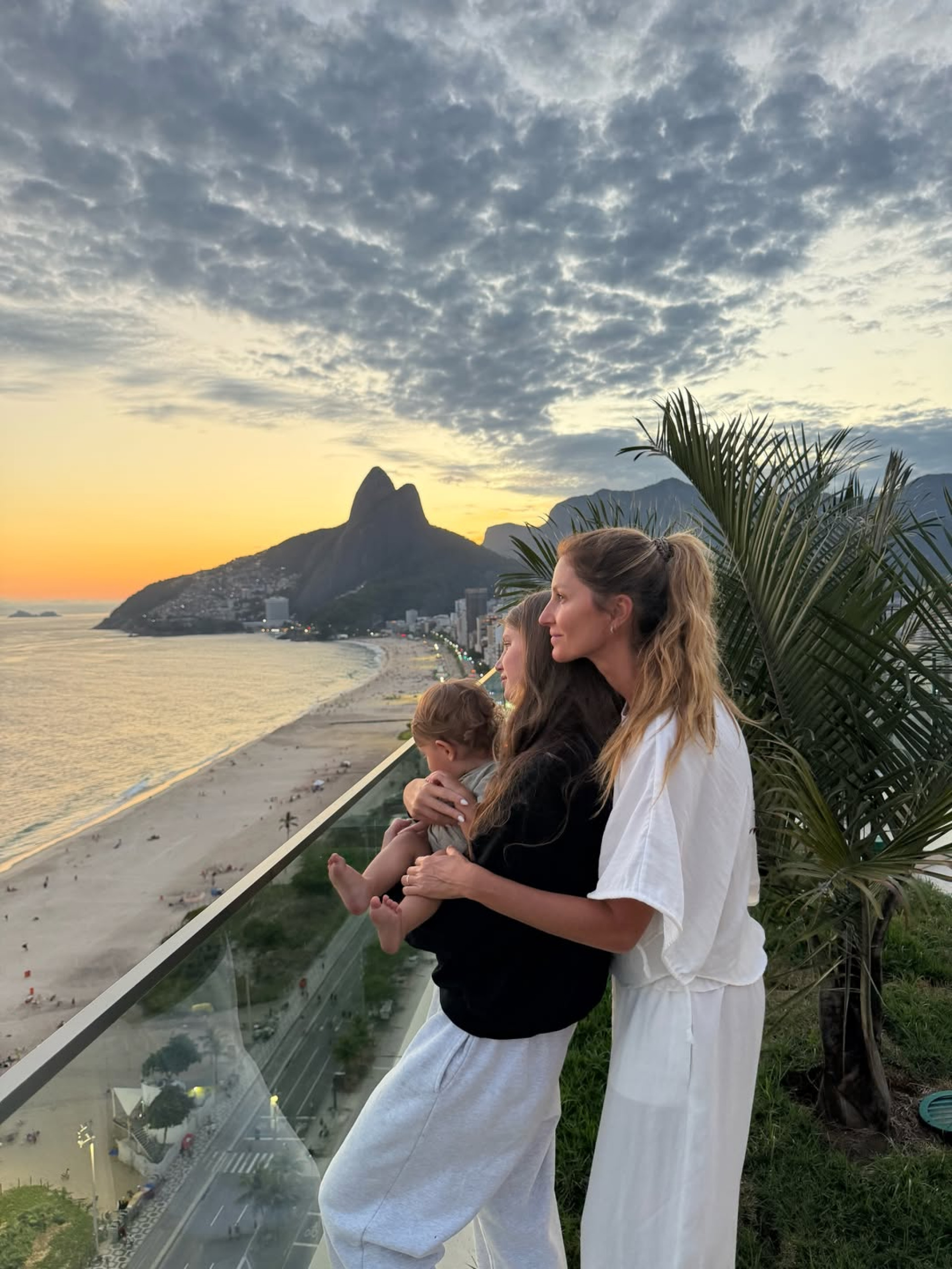 Gisele Bündchen e os filhos, Vivian e River - Reprodução / Instagram