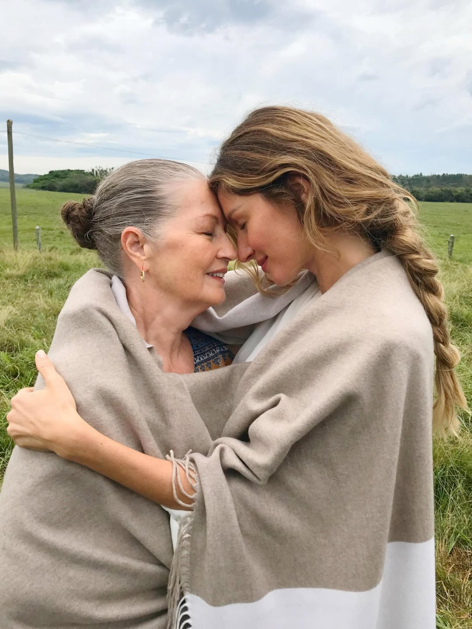 Gisele Bu?ndchen resgata foto com a mãe, Vânia Nonnenmacher - Reprodução / Instagram