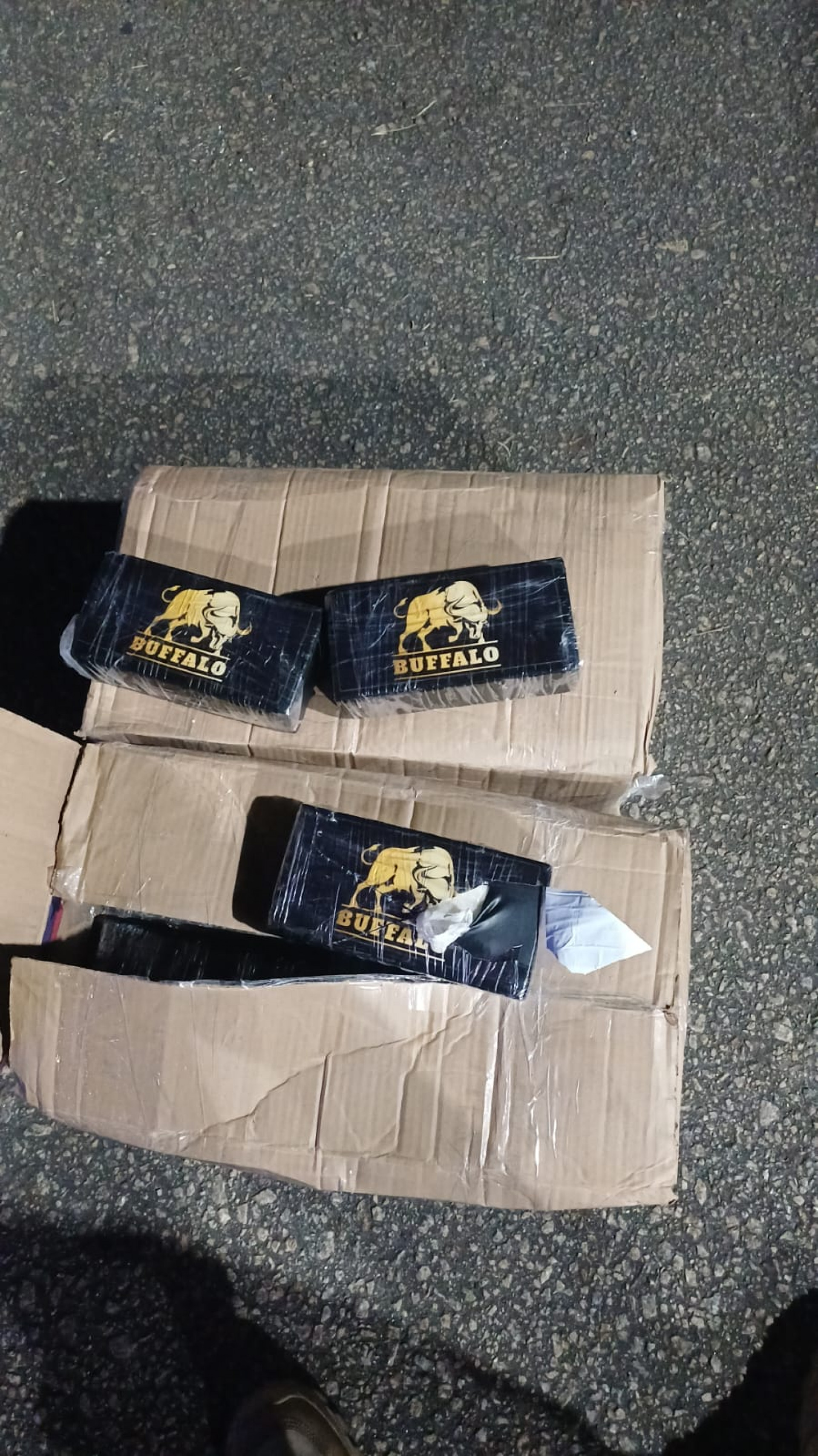 Agentes localizaram material fracionado em tabletes dentro de caixas de papelão - Divulgação / PF