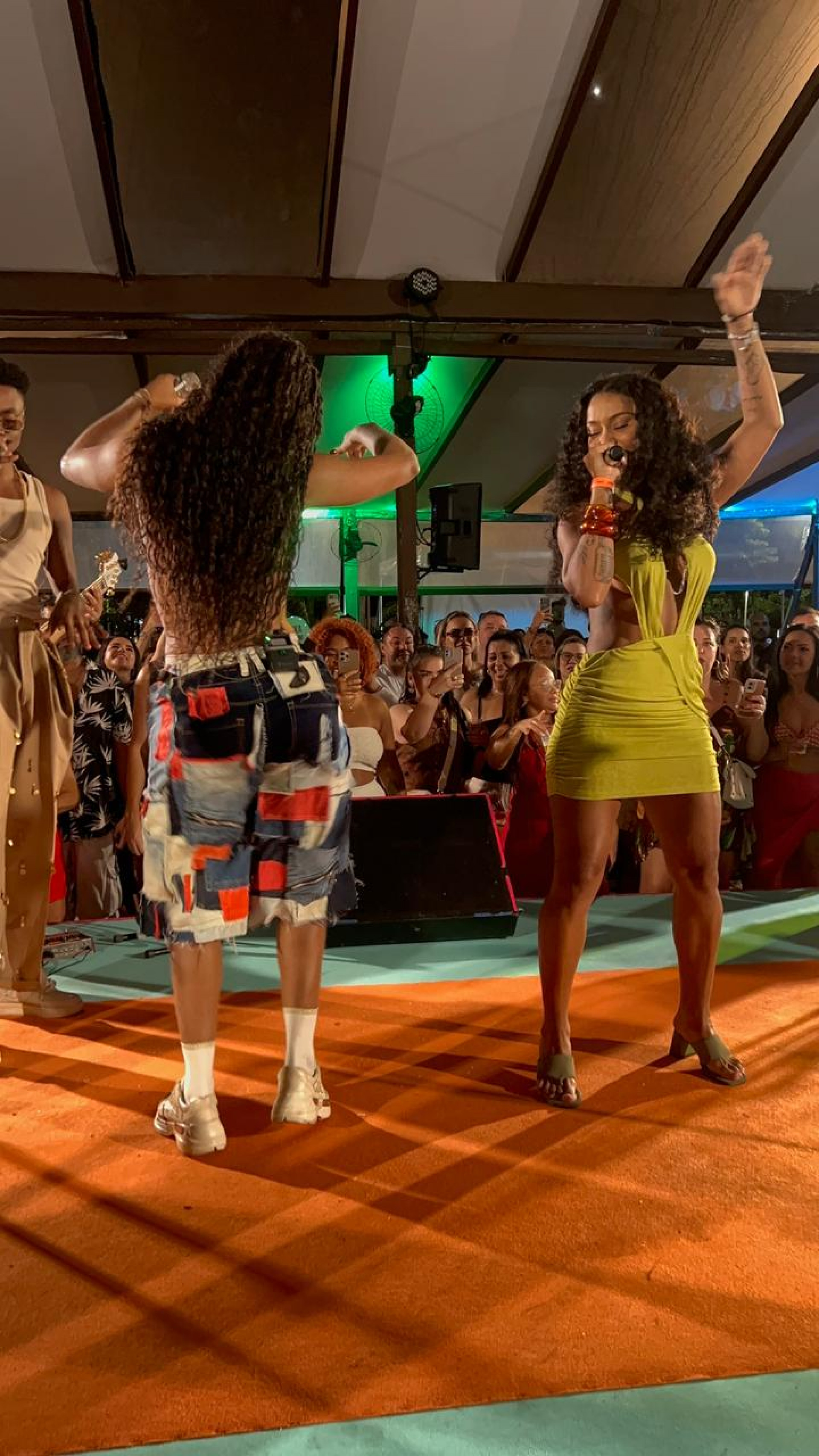 Marvvila recebe MC Rebecca em show - Divulgação