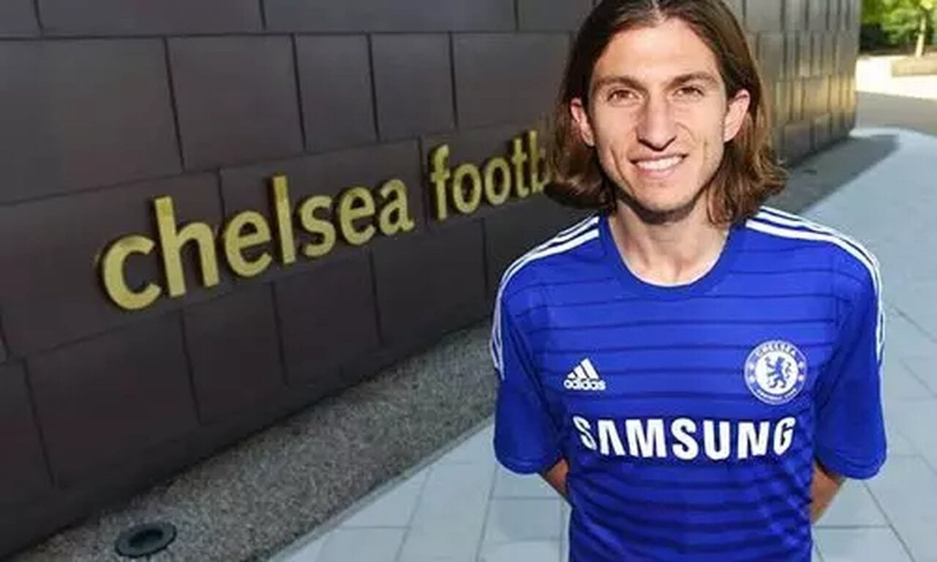 Filipe Lu&iacute;s entra na mira do Chelsea