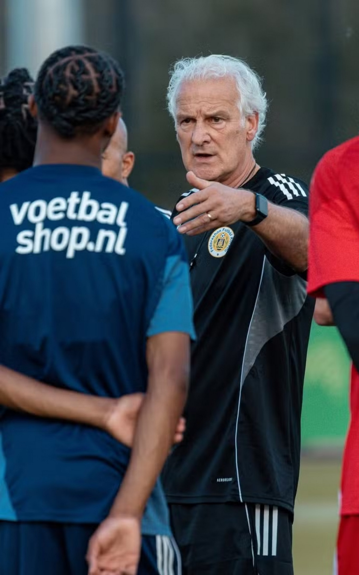 Técnico pede demissão chocante a um mês da Copa do Mundo!