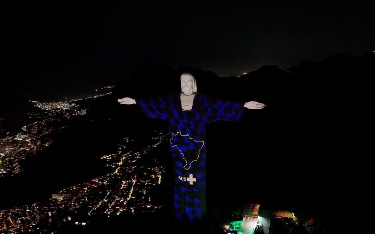 No Rio, as imagens projetadas destacaram mensagens de valorização da vida, da ciência, do Sistema Único de Saúde (SUS) e dos profissionais de saúde  - Divulgação/Ministério da Saúde