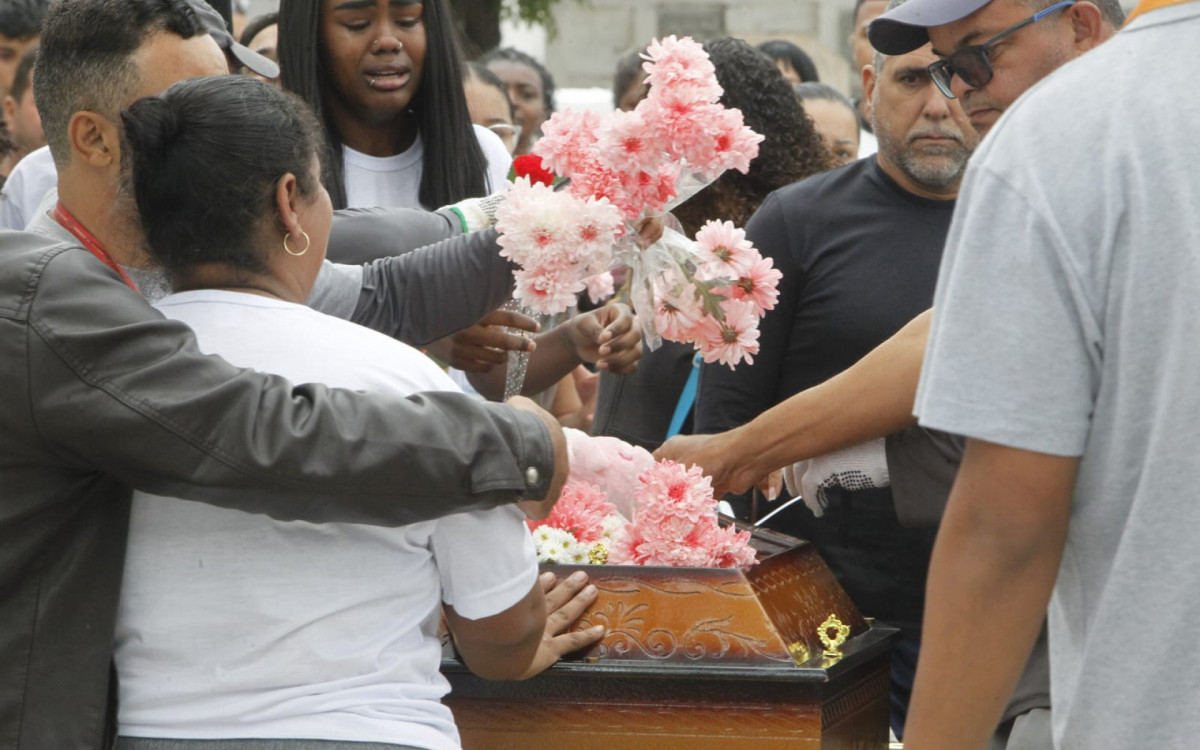 Velório de Myrella reúne familiares e amigos em São João de Meriti - Reginaldo Pimenta/Agência O DIA