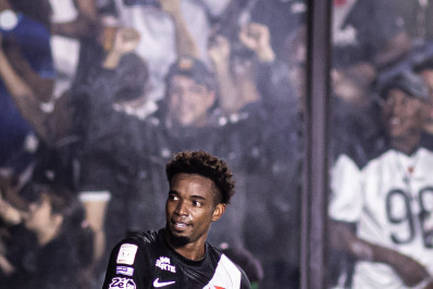 Thiago Mendes brinca com Renato Gaúcho após vitória: 'Vou te mostrar meu DVD'