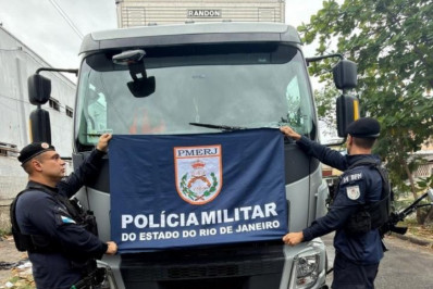 Caminhão com carga avaliada em R$ 515 mil é recuperado em Realengo
