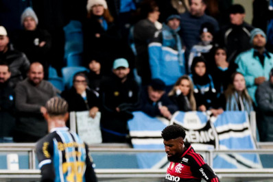 Emerson Royal admite que descumpriu orientação médica em jogo do Flamengo