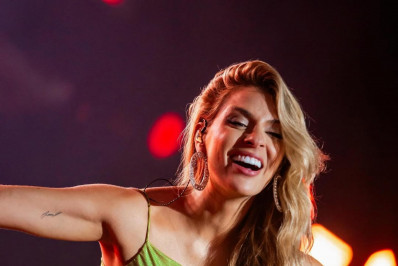 Vocalista da Calcinha Preta é internada e explica estado de saúde