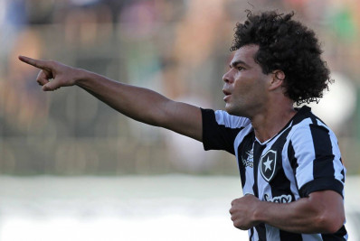 Ex-Botafogo, meio-campista anuncia aposentadoria aos 40 anos