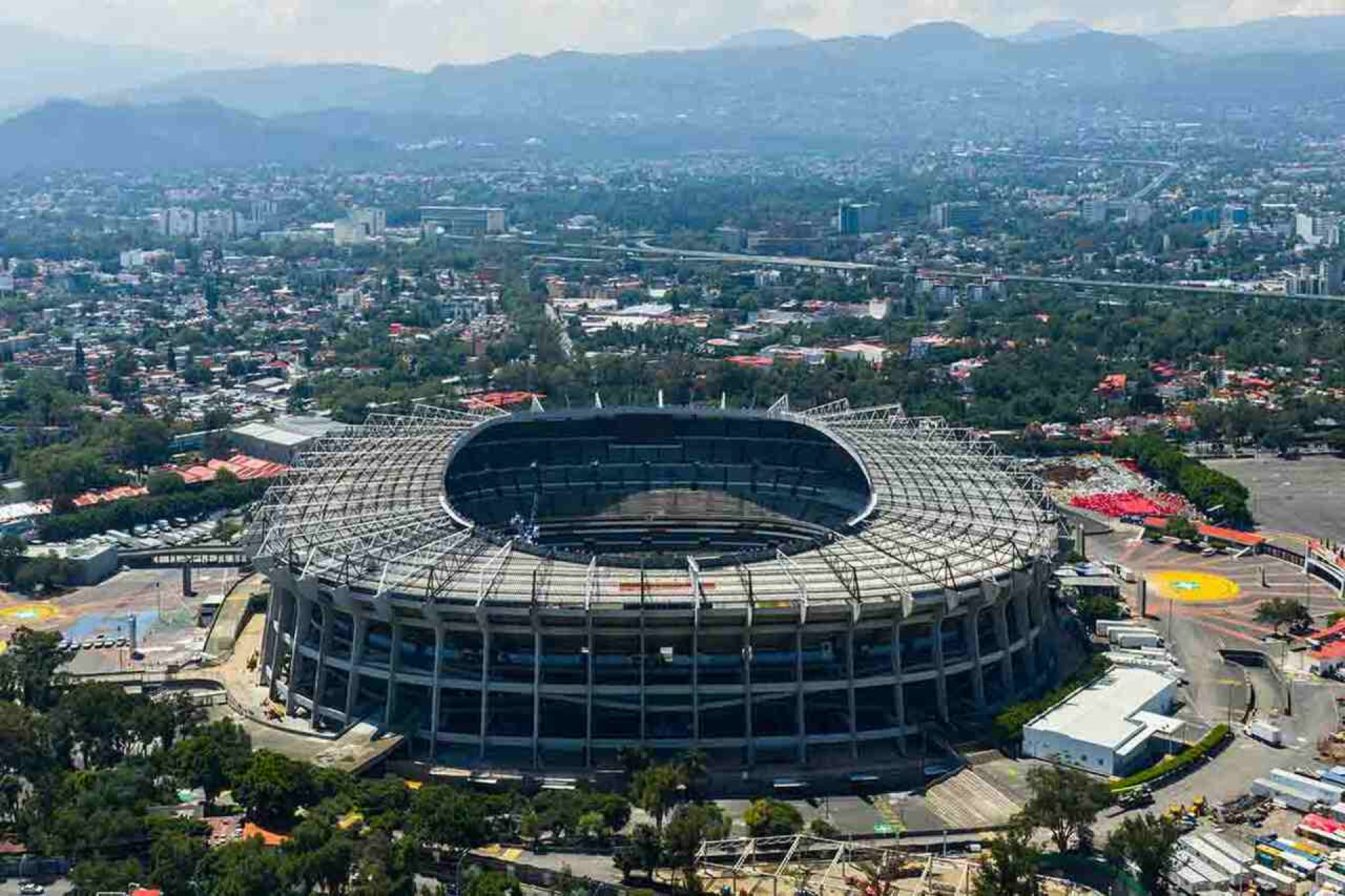 Est&aacute;dio Azteca tem rachaduras a um m&ecirc;s da Copa; Nasa monitora