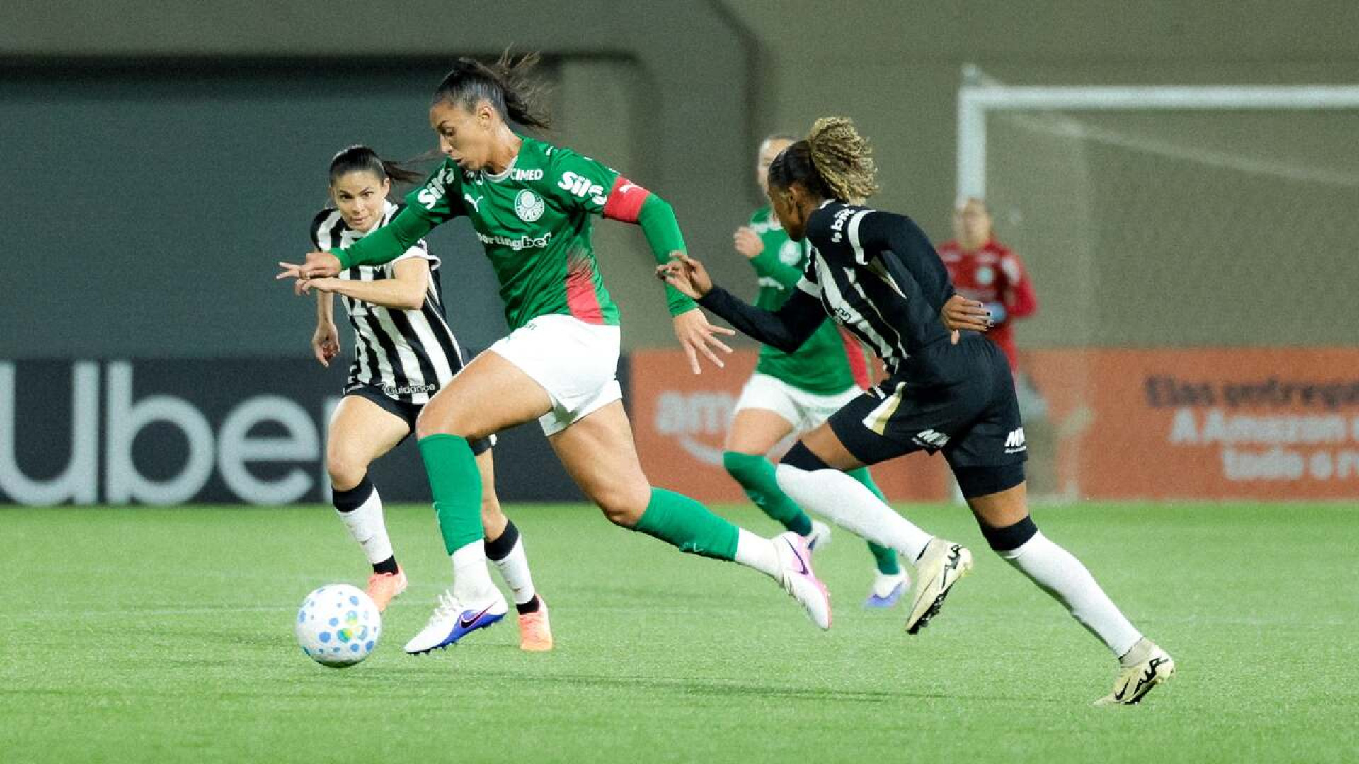 Palmeiras goleia Atl&eacute;tico em jogo com hat-trick de Tain&aacute; Maranh&atilde;o