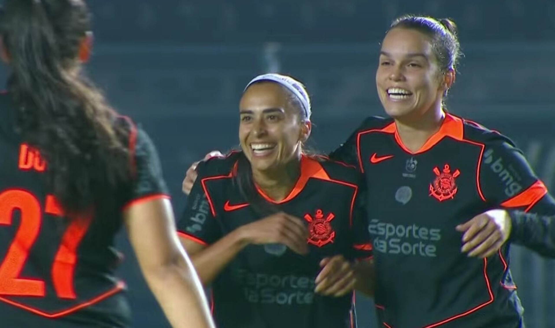 Corinthians vence S&atilde;o Paulo, em noite da goleira Lel&ecirc;, e dispara no Brasileir&atilde;o Feminino