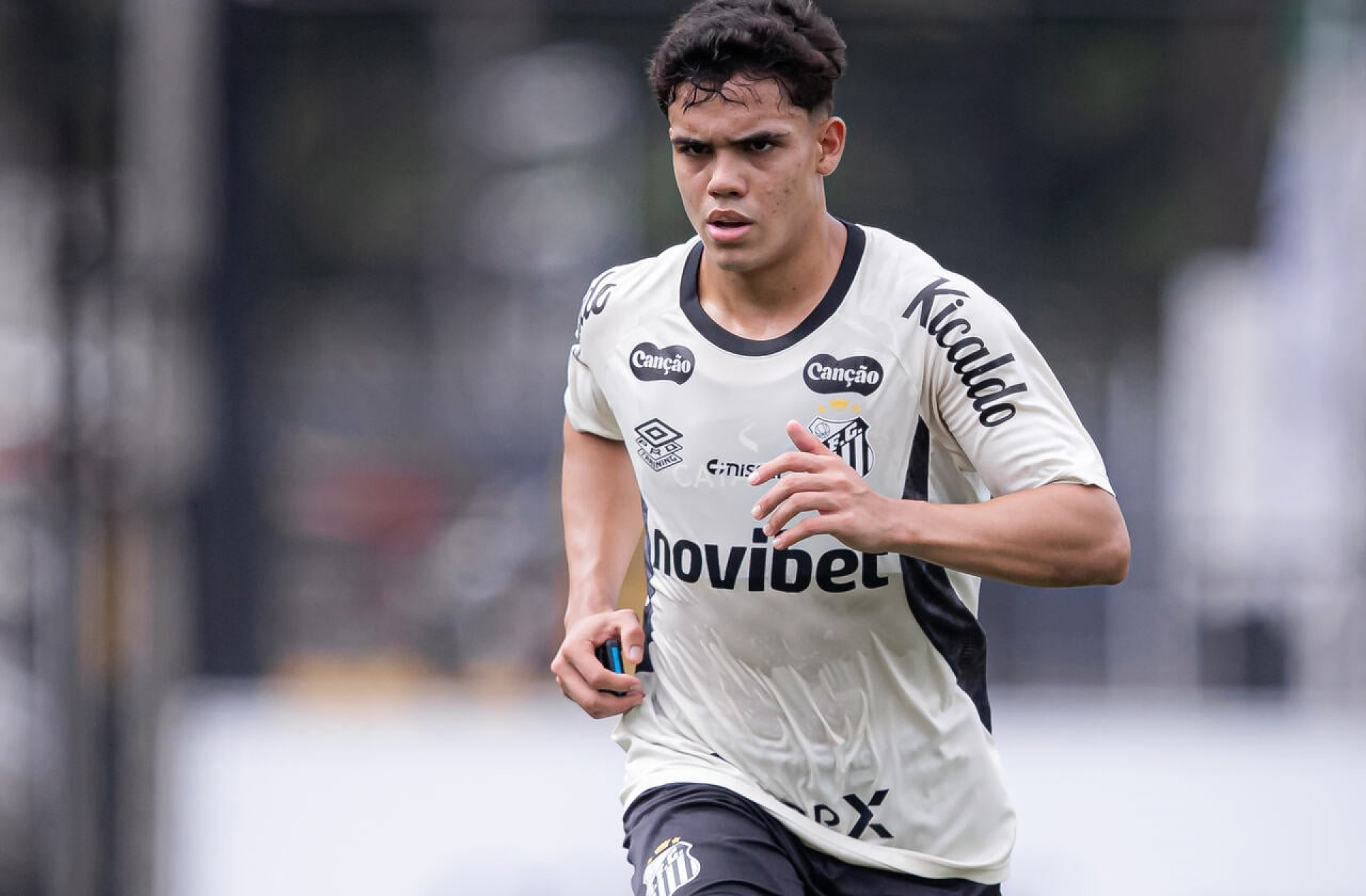 Meia participa de treino, e Cuca ganha refor&ccedil;o em “decis&atilde;o” da Copa do Brasil