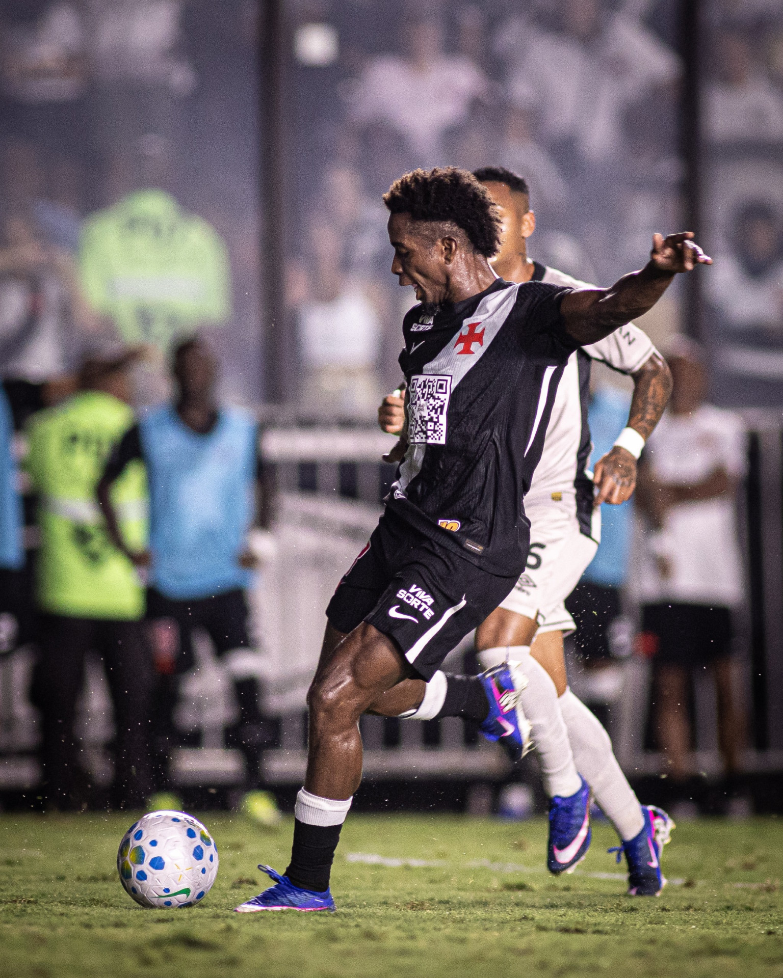 Entenda a novidade utilizada pelo Vasco em espaço nobre da camisa