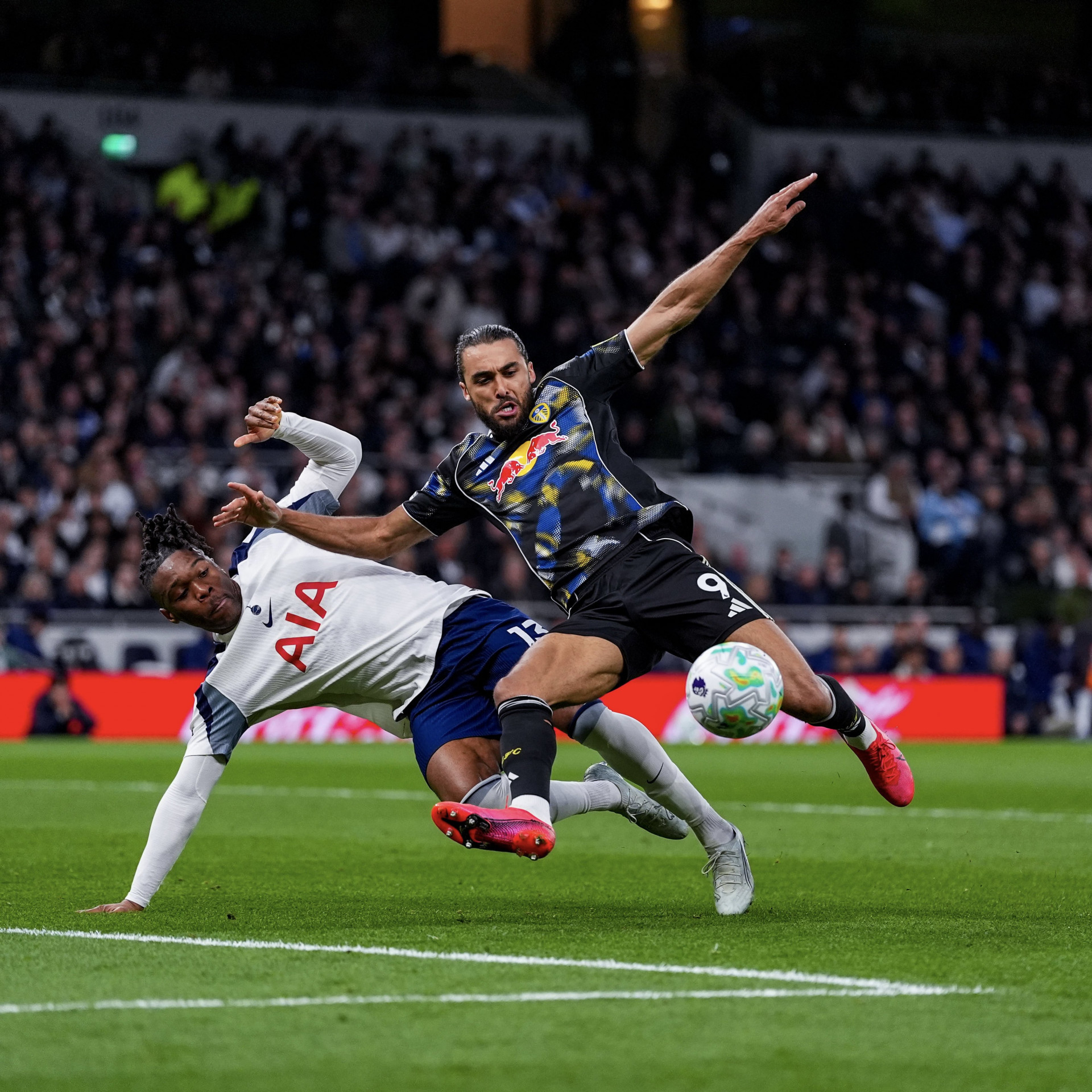 Tottenham empata com o Leeds e mantém agonia contra o fantasma do rebaixamento