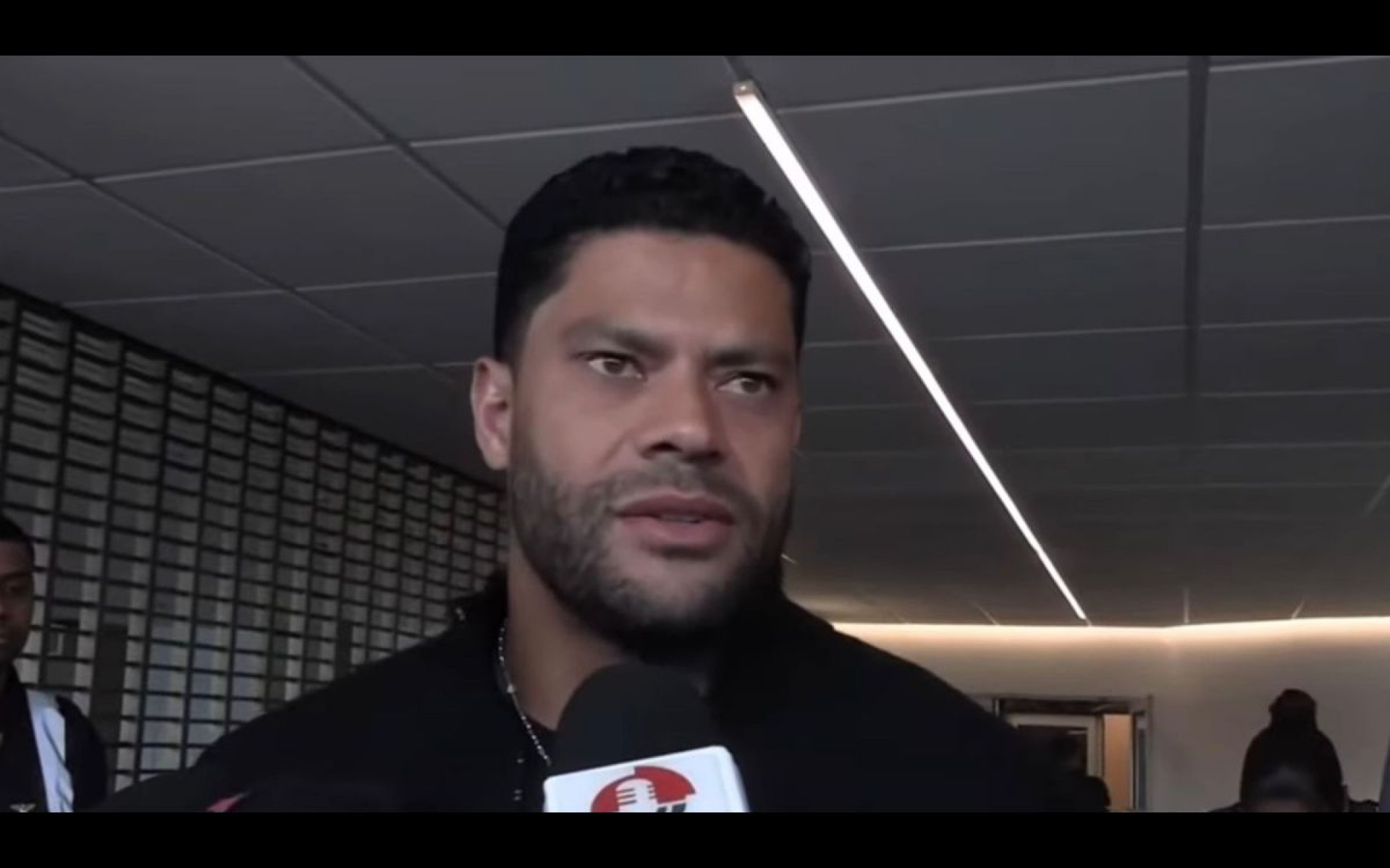 Reforço do Fluminense, Hulk desembarca no Rio: 'Muito feliz'