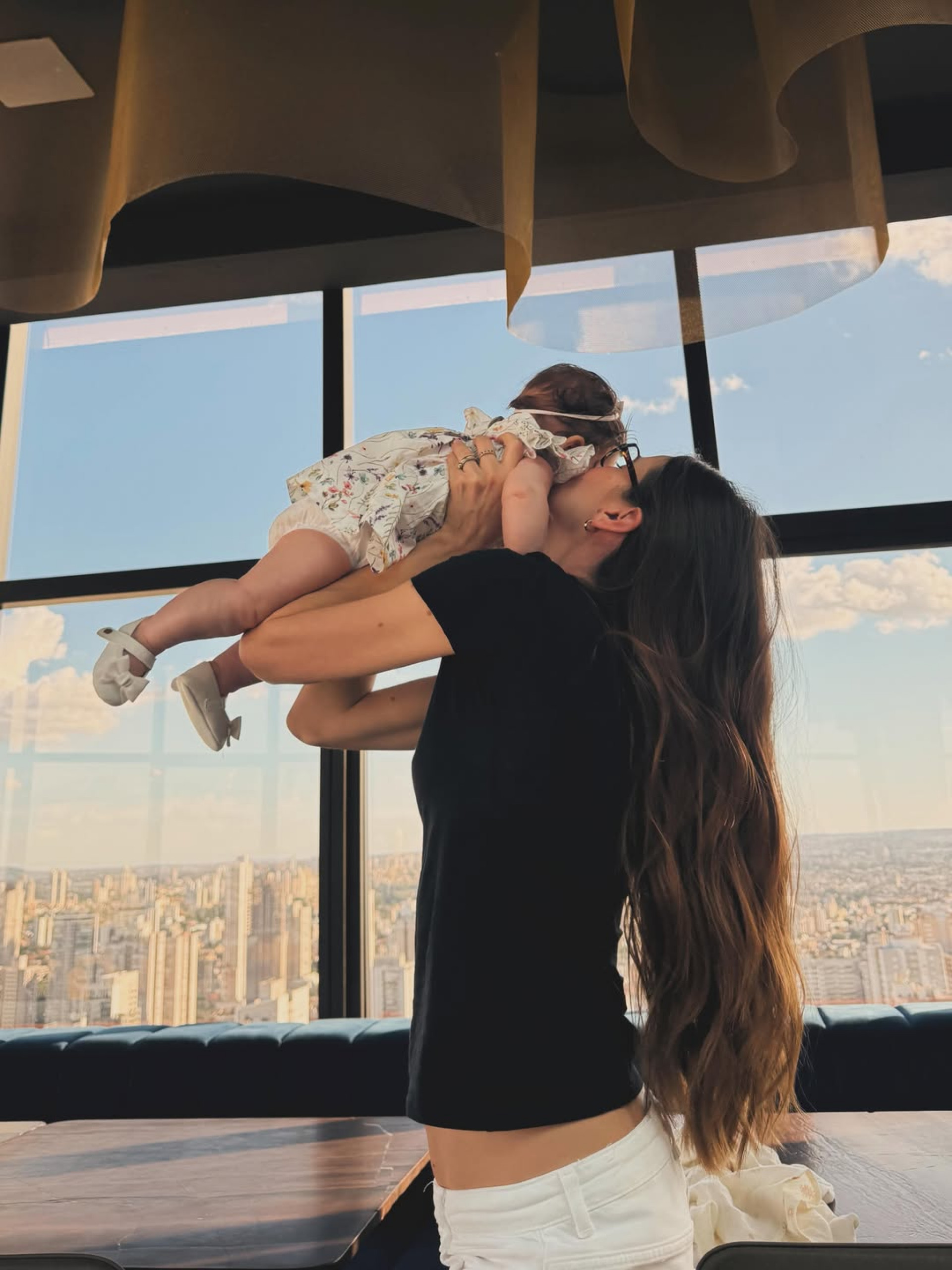 Camila Queiroz e a filha, Clara - Reprodução / Instagram