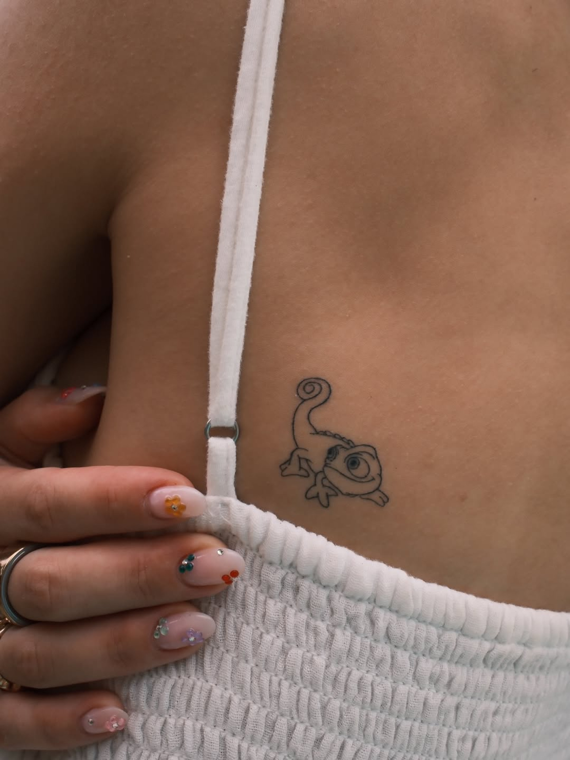 Larissa Manoela tatuou o personagem Pascal de 'Enrolados' - Reprodução/Instagram