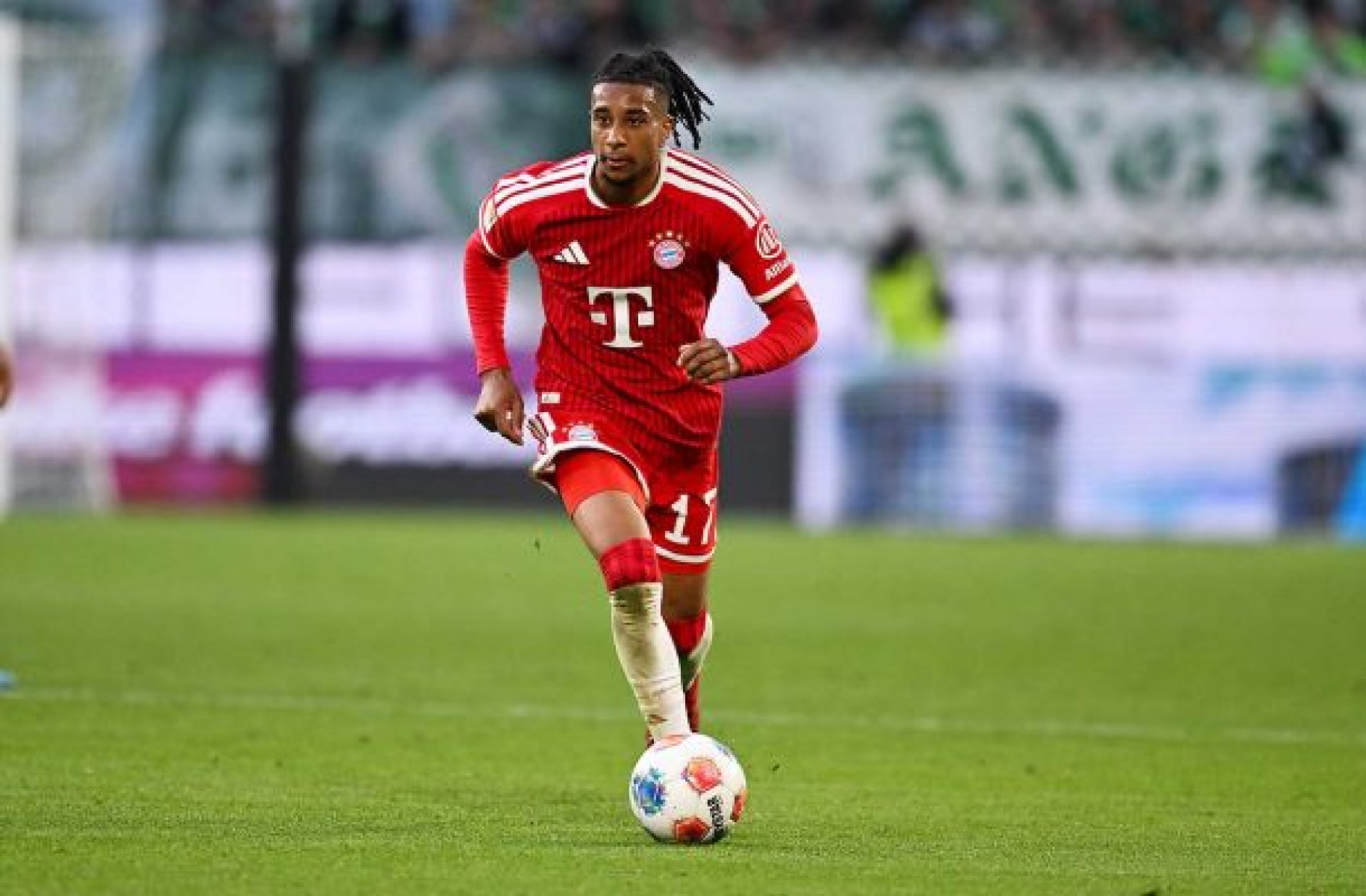 Olise desbanca Mbapp&eacute; e &eacute; eleito melhor franc&ecirc;s fora do pa&iacute;s
