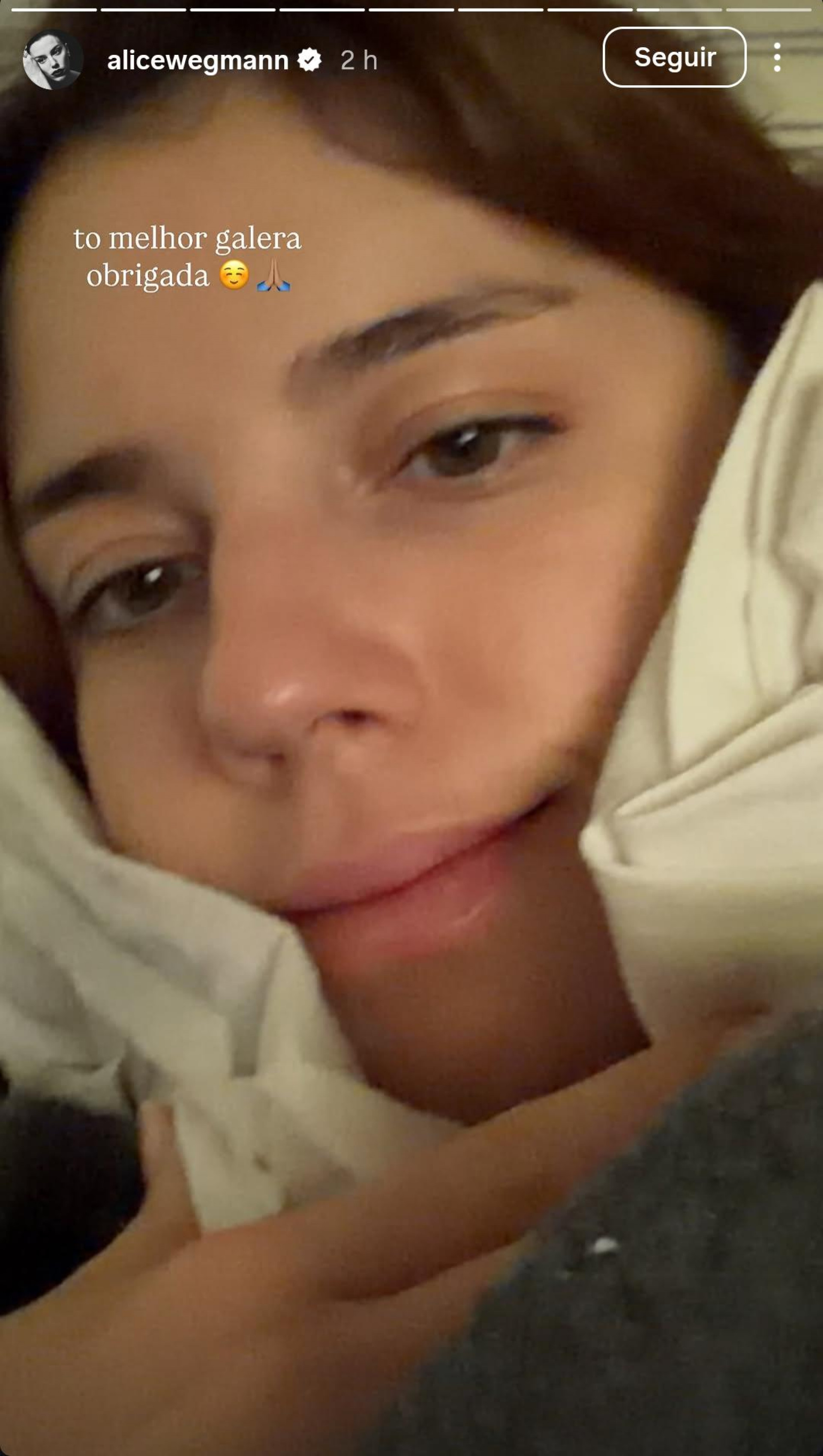 Alice Wegmann tranquiliza fãs após desabafar sobre retirada dos sisos - Reprodução de vídeo / Instagram